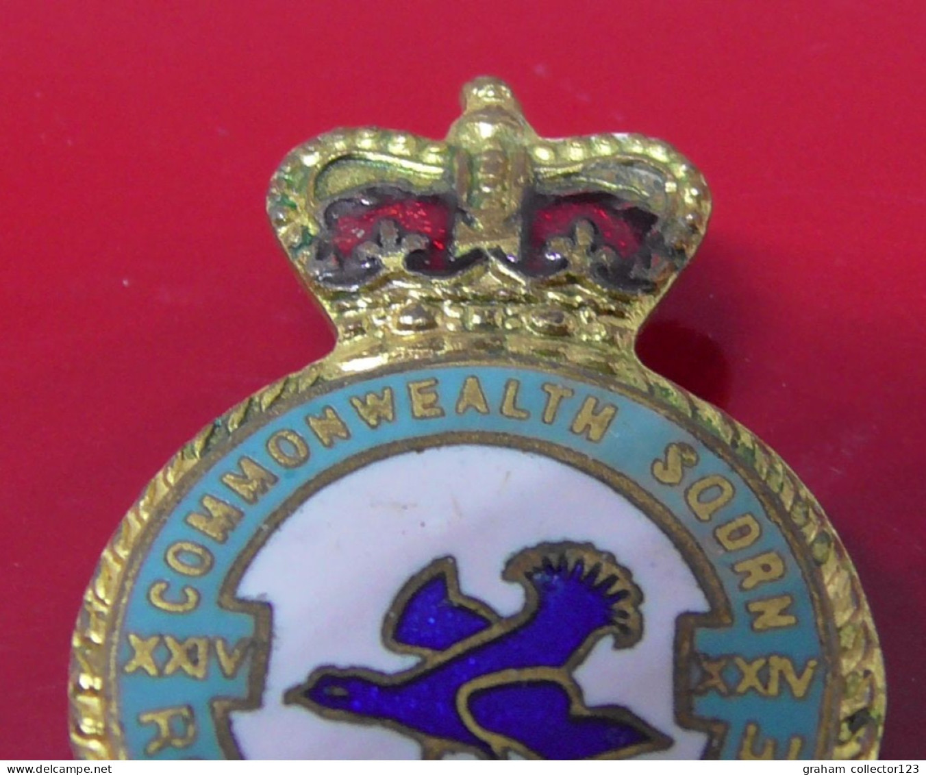 Small Enamel And Metal Pin Badge Royal Airforce RAF No 24 XXIV Commonwealth Squadron Queens Crown HW Miller Birmingham - Avions