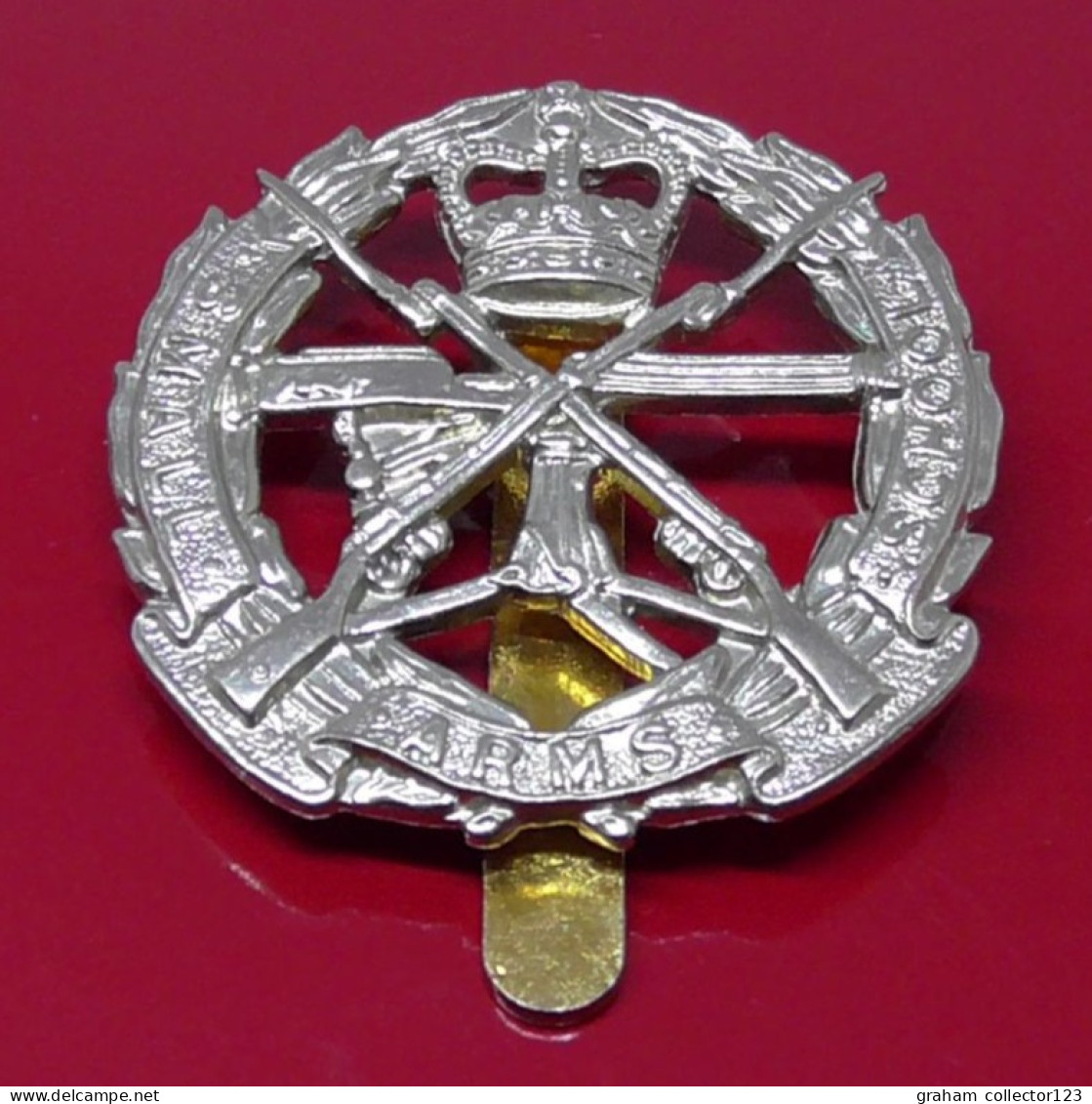 Small Arms School Regiment Modern Good Quality Copy Metal Badge British Army Queens Crown - Militari