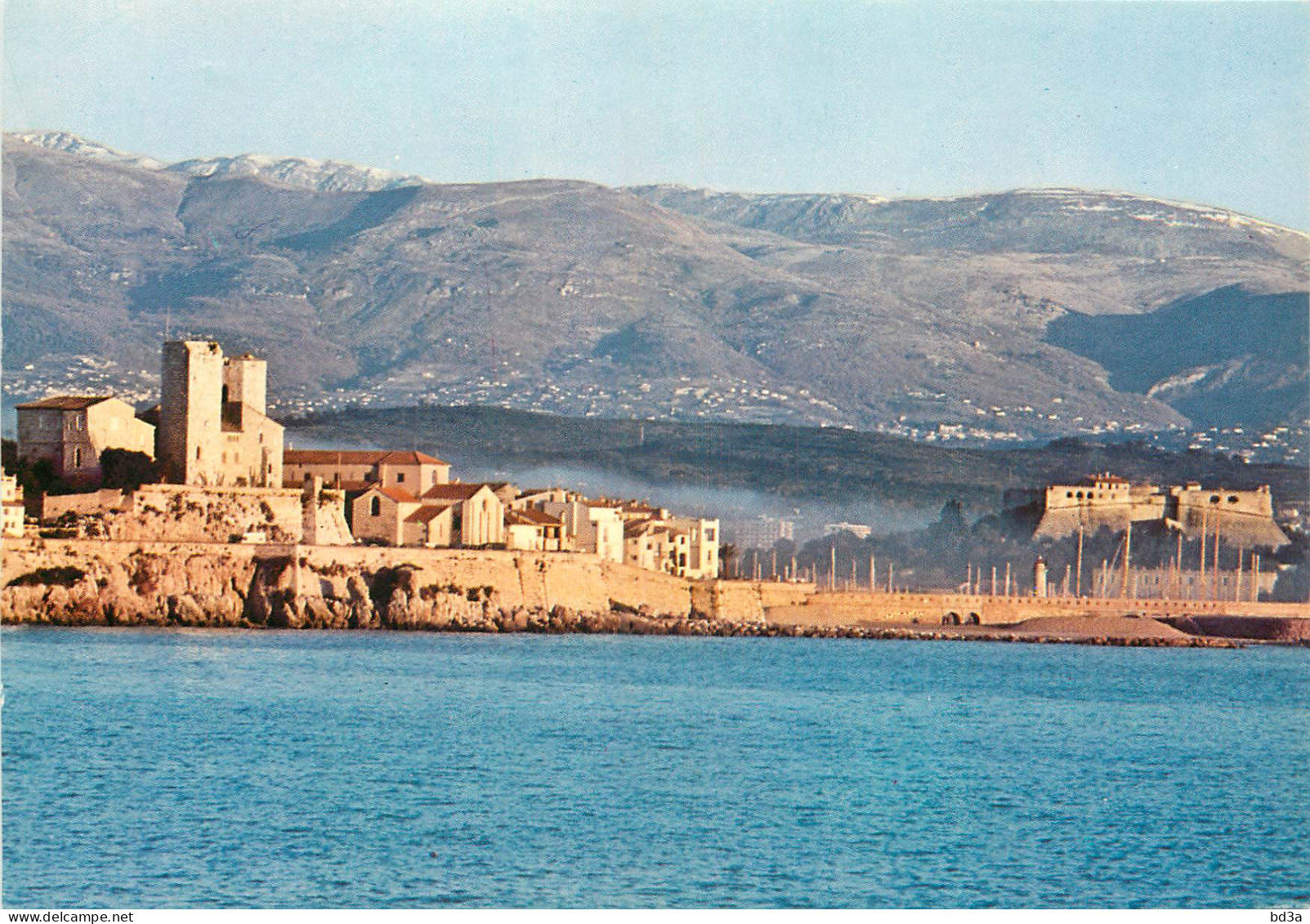 06 - ANTIBES - Antibes - Les Remparts