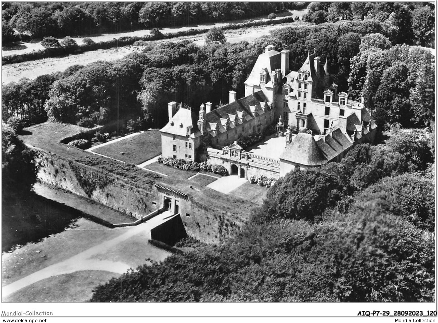 AIQP7-29-0711 - SAINT-VOUGAY - Finistère - Le Château De Kerjean - XVIe S - Vue Aérienne - Cliché Ray - Delvert - Saint-Vougay