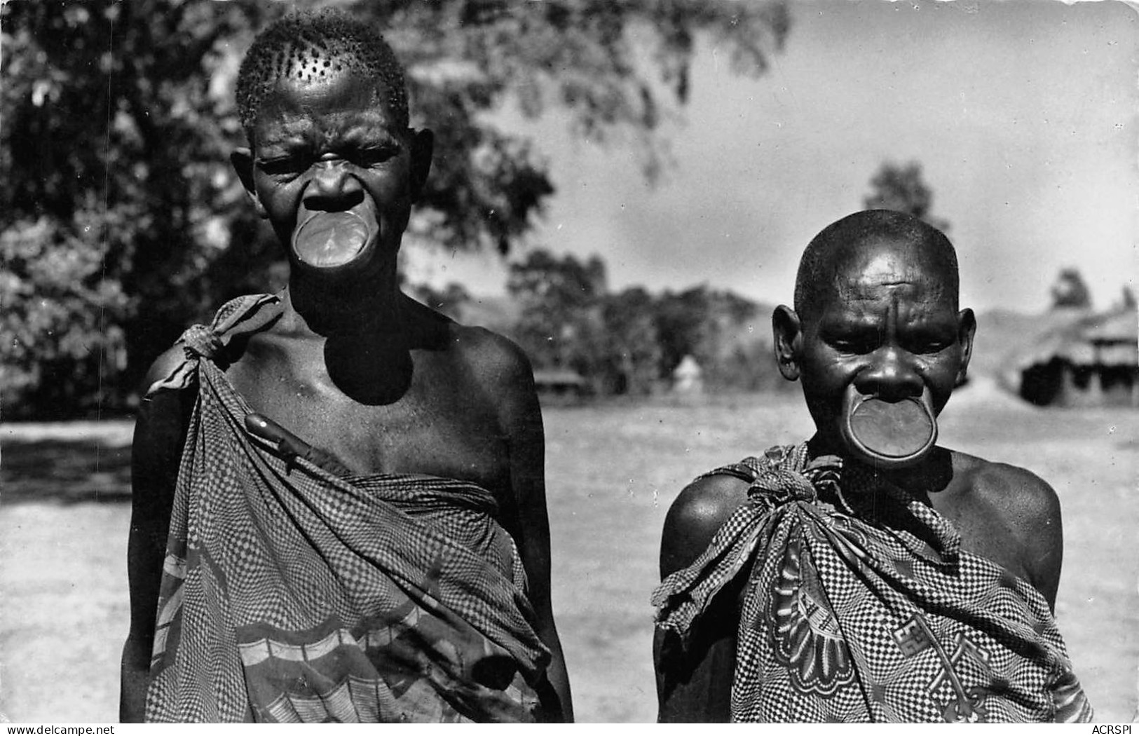 KISANGANI Femmes à Plateaux , Province Orientale CONGO Belge  (2 Scans) N° 16 \ML4034 - Kinshasa - Léopoldville