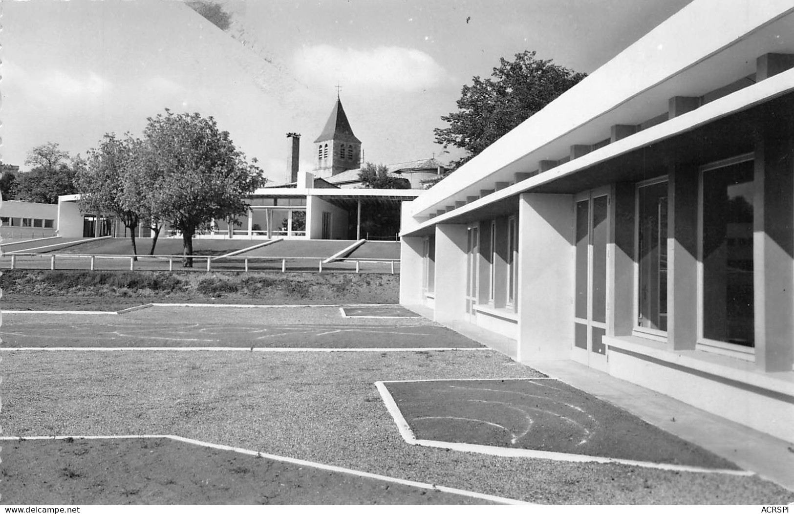 17  MONTENDRE Les Pins Le Nouveau Groupe Scolaire Vue Intérieure  (Scans R/V) N° 50 \ML4061 - Montendre