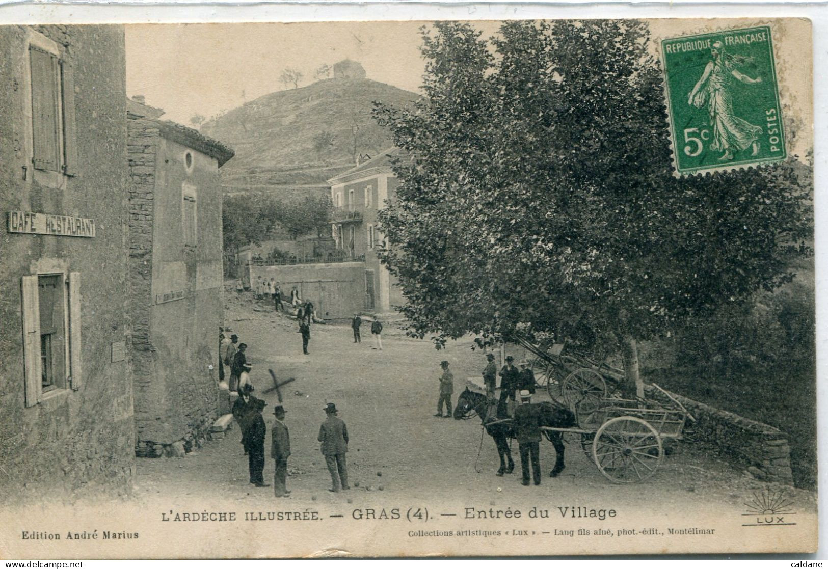 - 07 -ARDECHE-x GRAS (4) - Entrée Du Village - Café Restaurant à Gauche - Jeux  De  Boules- - Pétanque