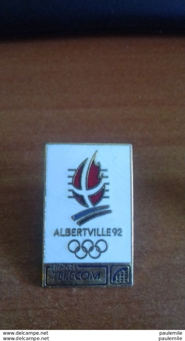 2   PIN'S LA   POSTE   JEUX OLYMPIQUES   AUBERVILLE 92 - Postes