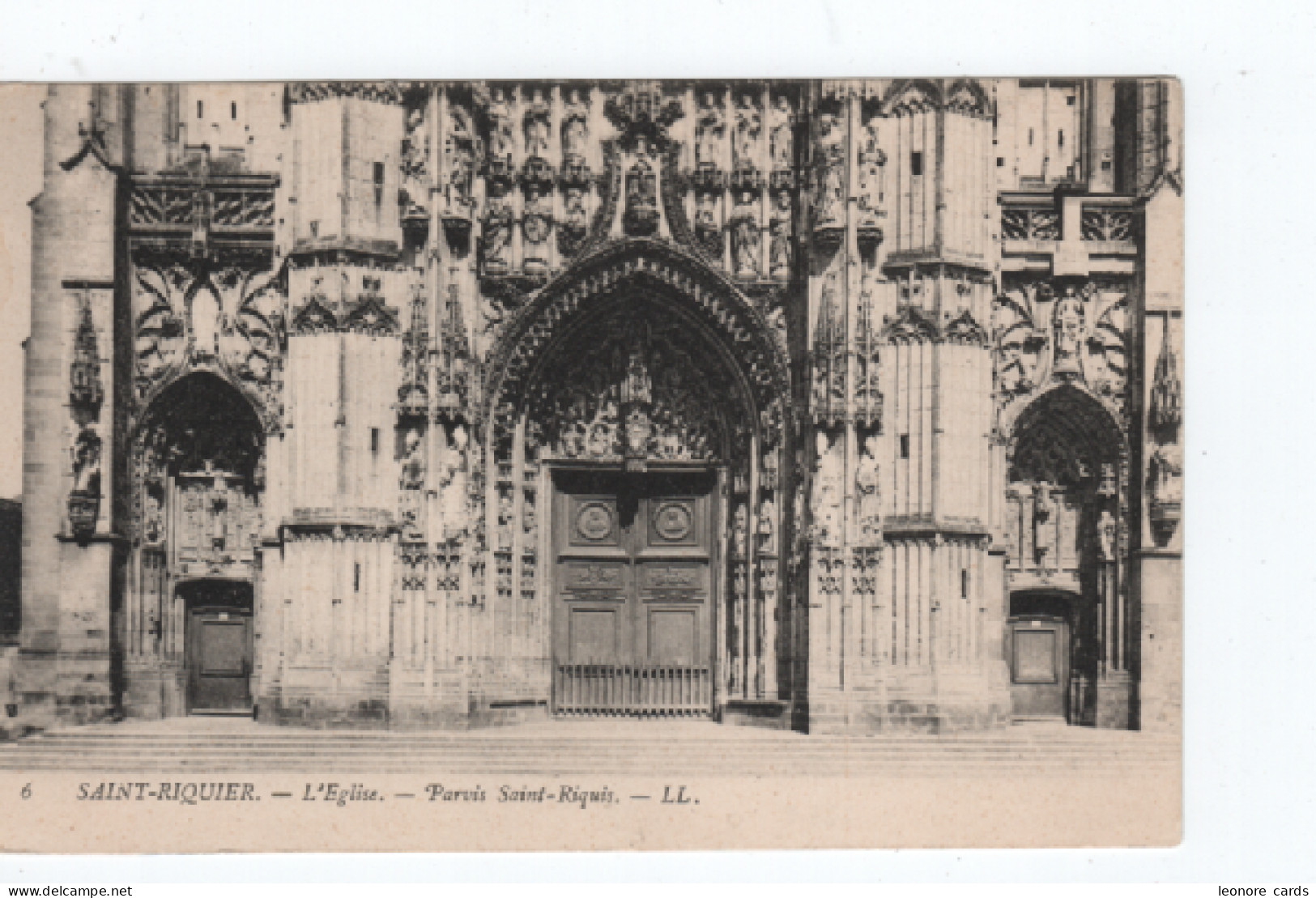 Cpa.80.Saint-Riquier.L'Eglise.Parvis Saint-Riquis. - Saint Riquier