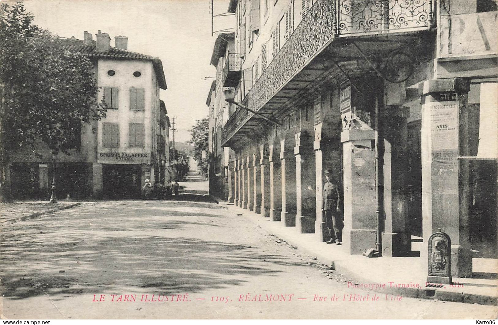 Réalmont * La Rue De L'hôtel De Ville * Arcades * Débit De Tabac Tabacs - Realmont