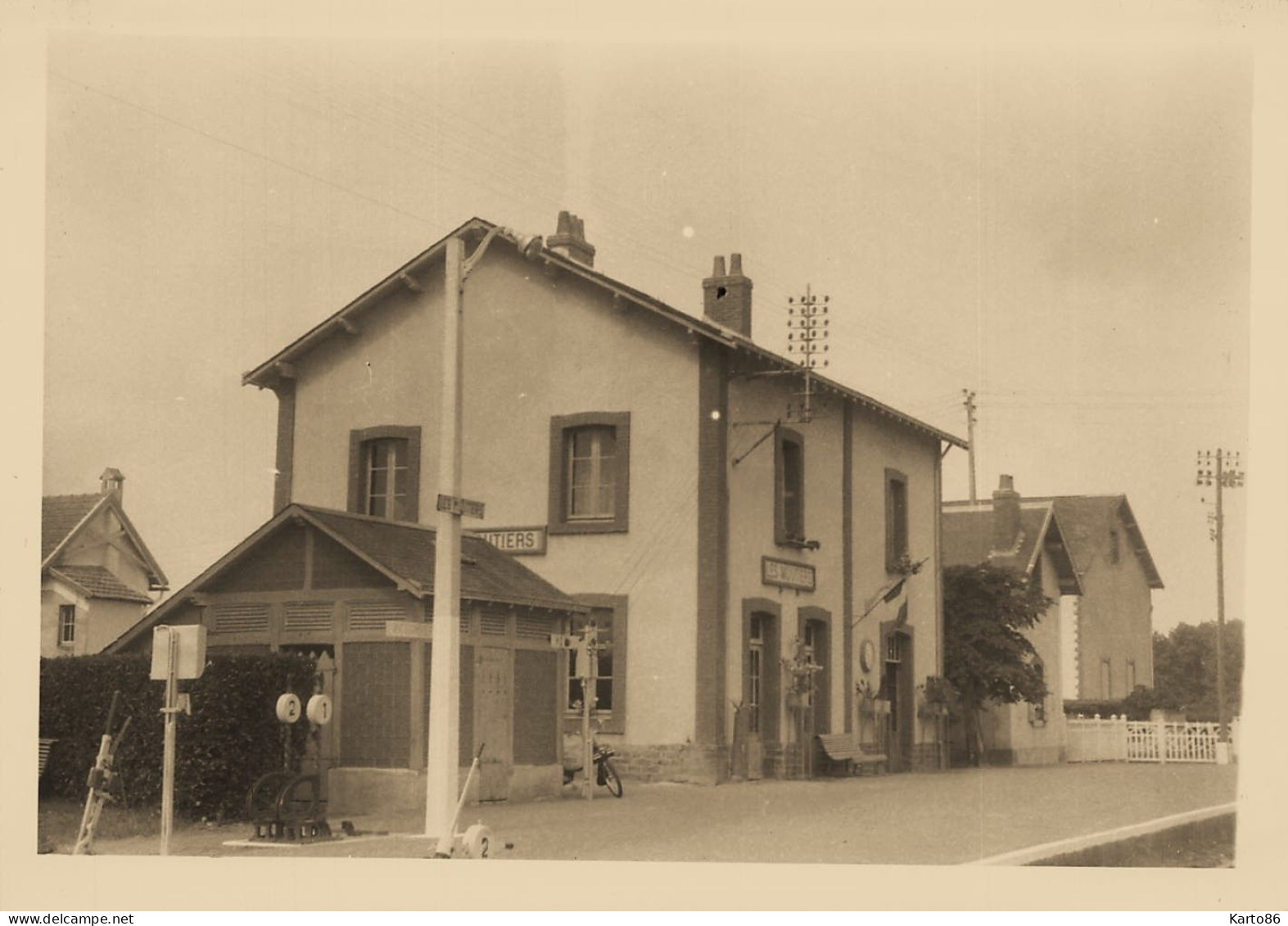 Les Moutiers En Retz * RARE Grande Photo Photographe * La Gare , Ligne Chemin De Fer 1963 * 18x13cm - Les Moutiers-en-Retz