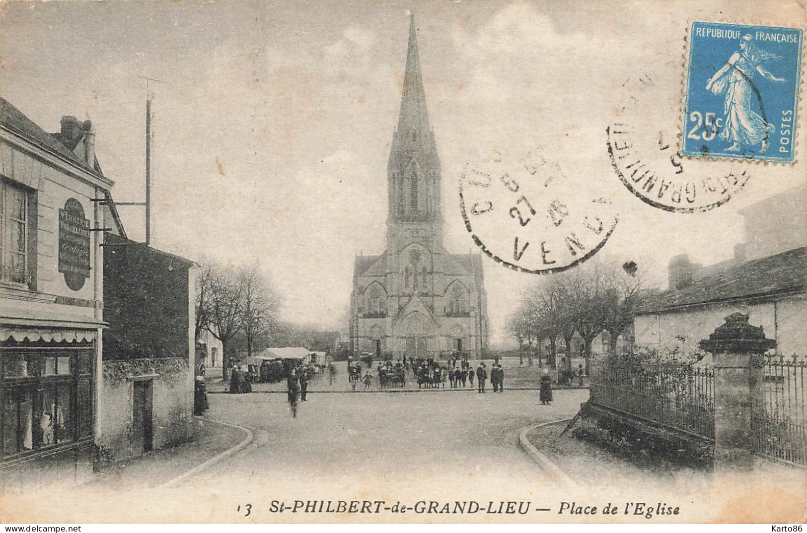 St Philbert De Grand Lieu * La Place De L'église Du Village * Verrerie Porcelaine - Saint-Philbert-de-Grand-Lieu