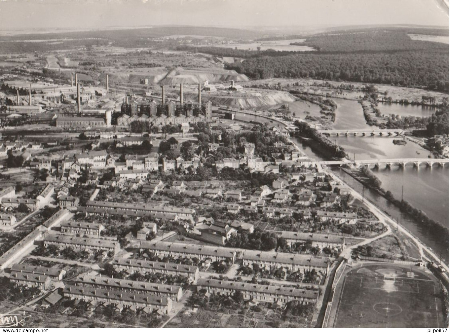 54 - NEUVES MAISONS - Vue Panoramique Aérienne, La Moselle, Les Usines, Les Cités De La Plaine  (CPSM 10,5X15) - Neuves Maisons