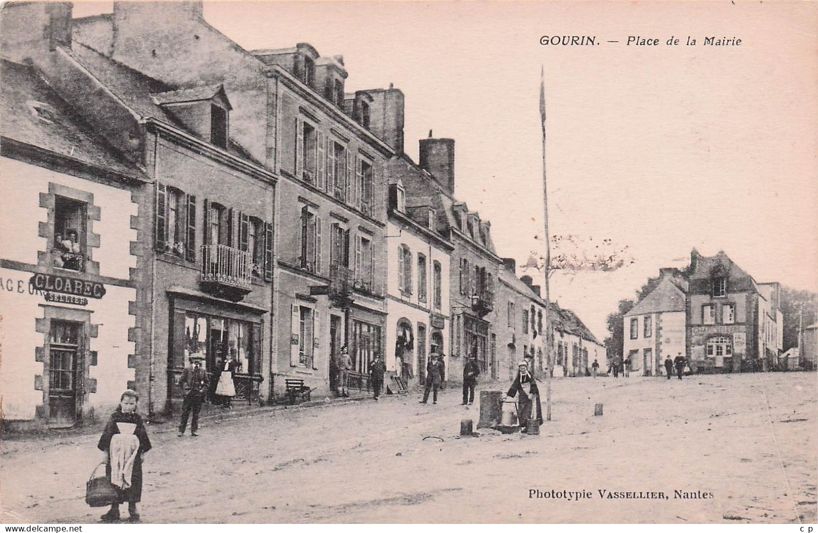 Gourin - Place Mairie - CPA °J - Gourin