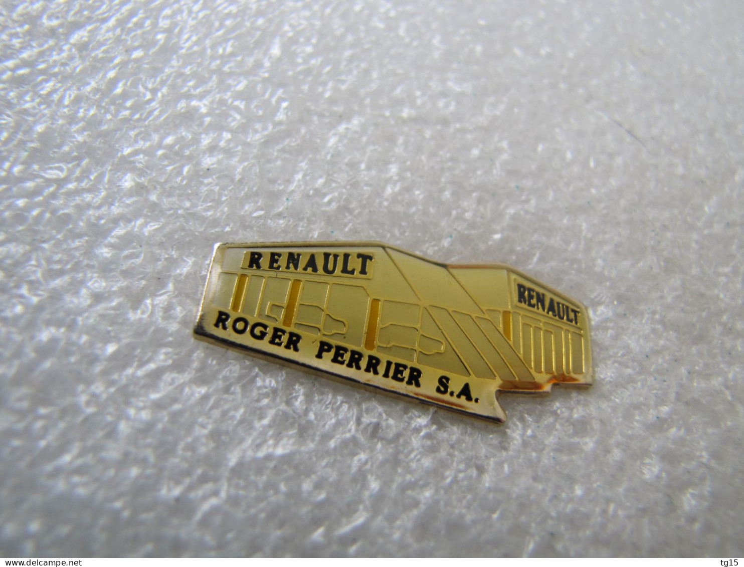 PIN'S  GARAGE  RENAULT  ROGER PERRIER S.A. - Renault