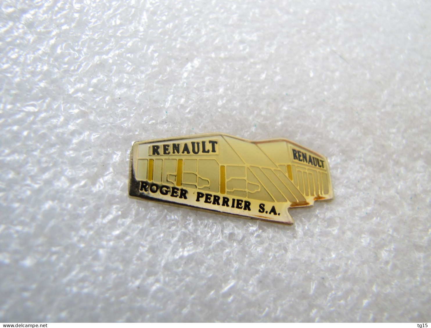 PIN'S  GARAGE  RENAULT  ROGER PERRIER S.A. - Renault