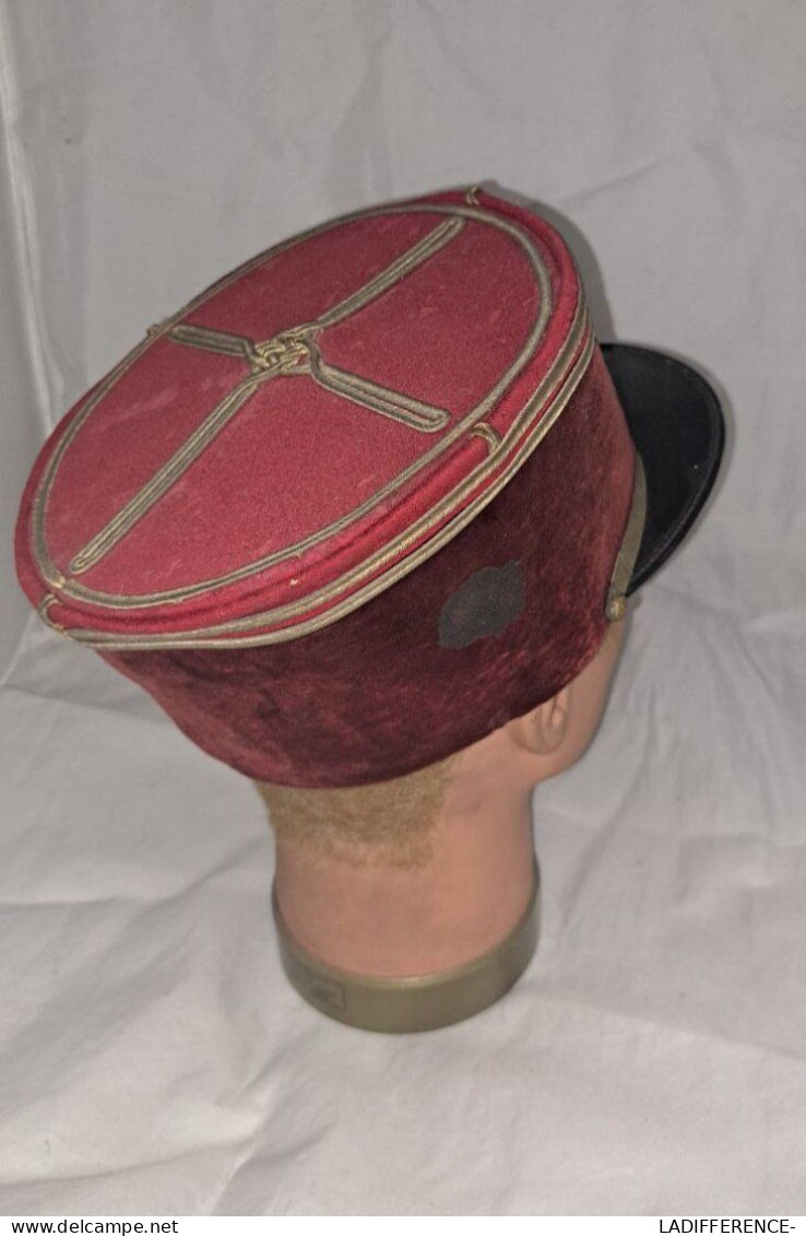 Képi De Lieutenant Des Services De Santé Armée Française - Headpieces, Headdresses