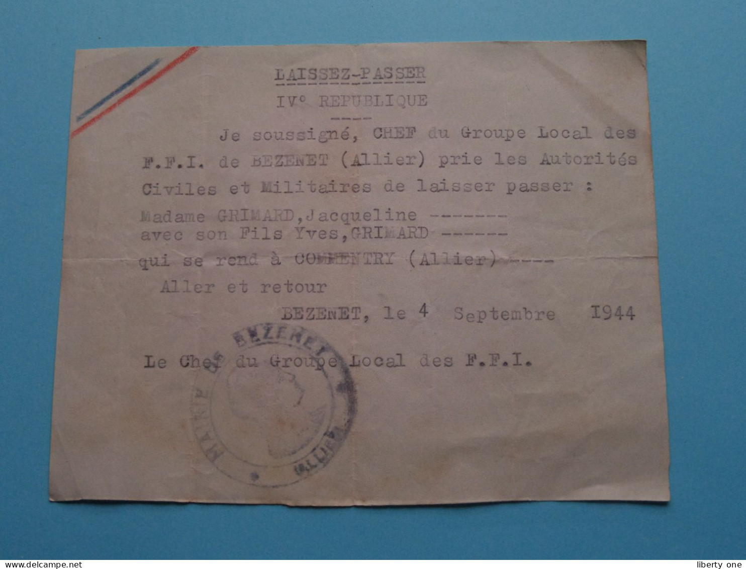 LAISSEZ-PASSER IVe Republique > F.F.I. De BEZENET (Allier) Mme GRIMARD Jacqueline & Yves ( Voir SCANS ) COMMENTRY 1944 ! - Documenti