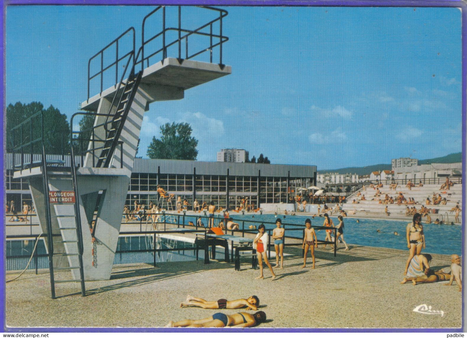 Carte Postale 01. Oyonnax  La Piscine  Très Beau Plan - Oyonnax