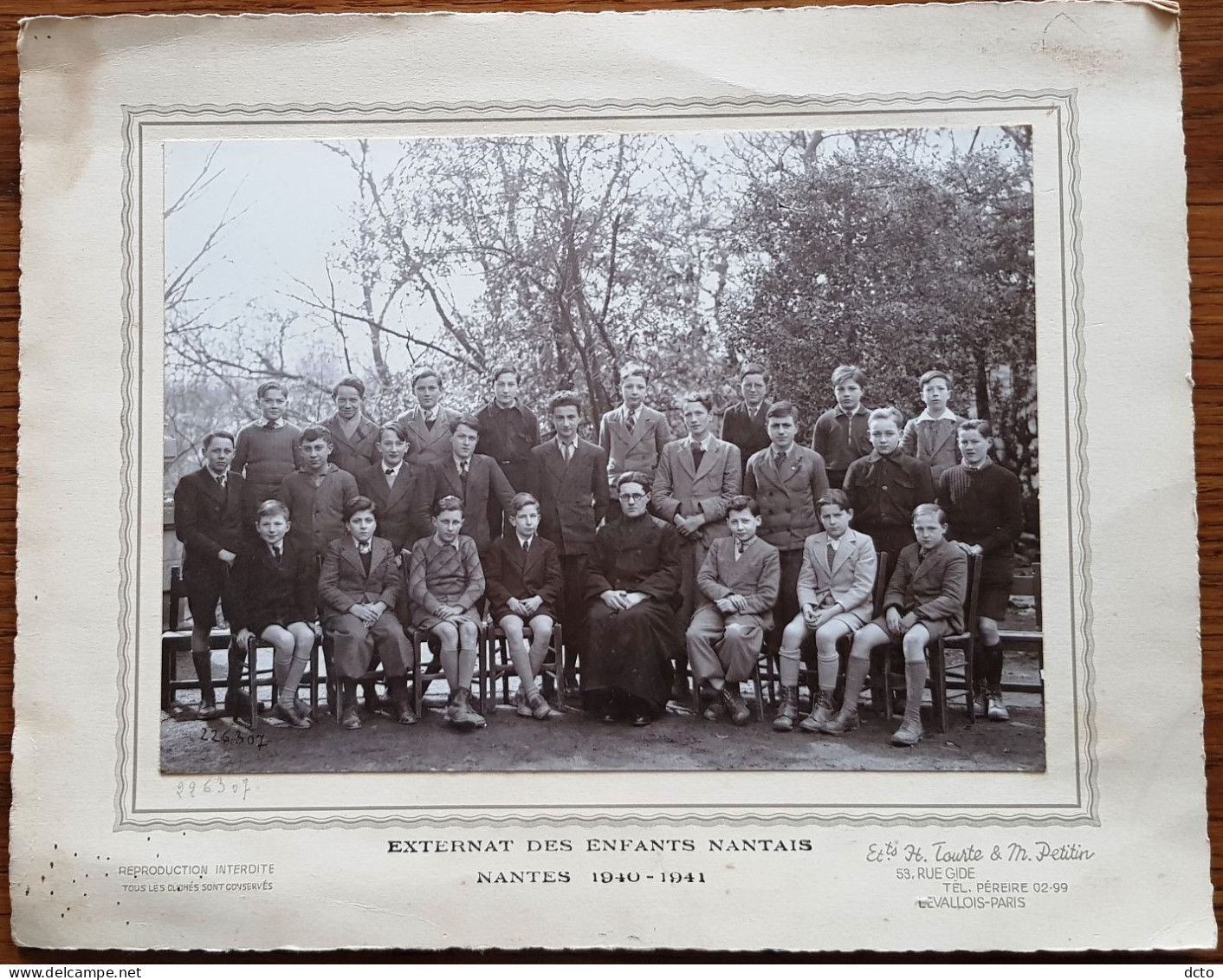 Photo De Classe 1940-41 NANTES : Externat Des Enfants Nantais (photo 16*22,50 Cm, Carton 24*30 Cm) - Non Classificati