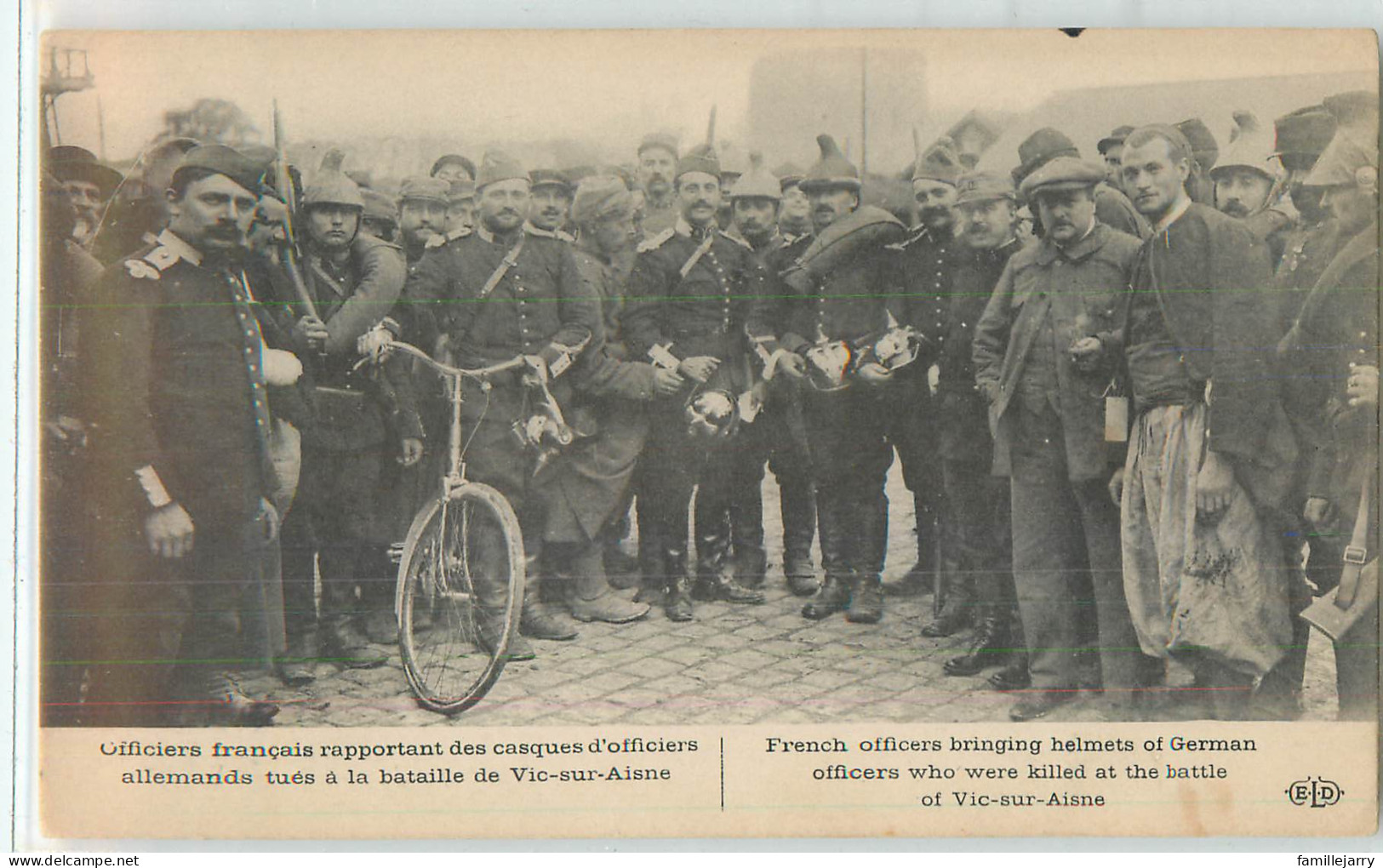 29115 - VIC SUR AISNE - OFFICIERS FRANÇAIS RAPPORTANT DES CASQUES D OFFICIERS ALLEMANDS - Vic Sur Aisne