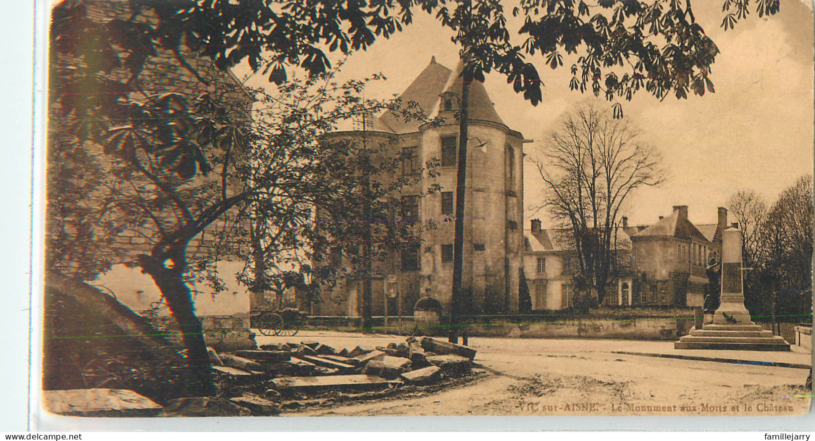 29113 - VIC SUR AISNE - LE MONUMENT AUX MORTS ET LE CHATEAU - Vic Sur Aisne