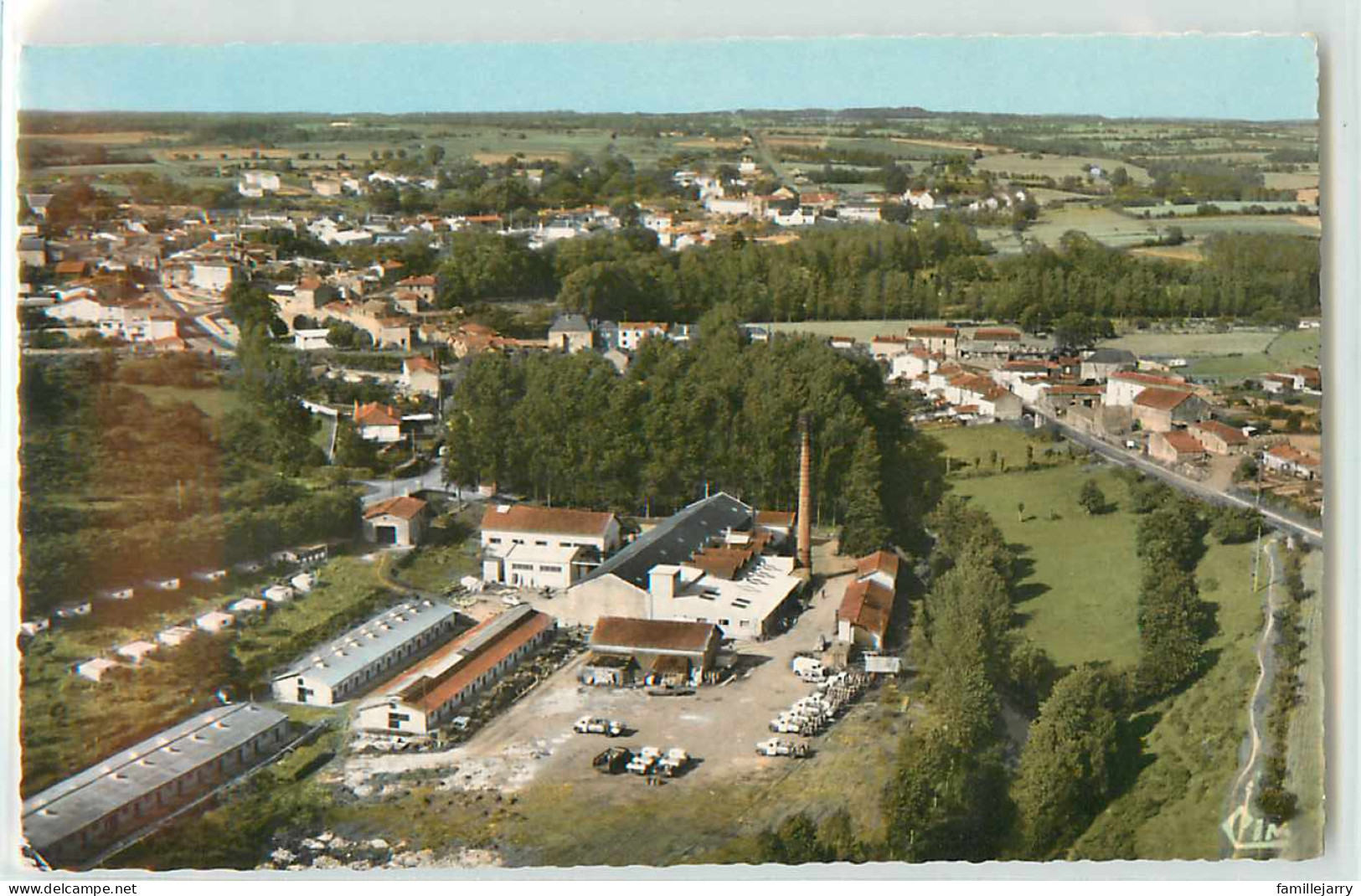 20619 - MONTFAUCON - CPSM - VUE AERIENNE / LA LAITERIE - Montfaucon