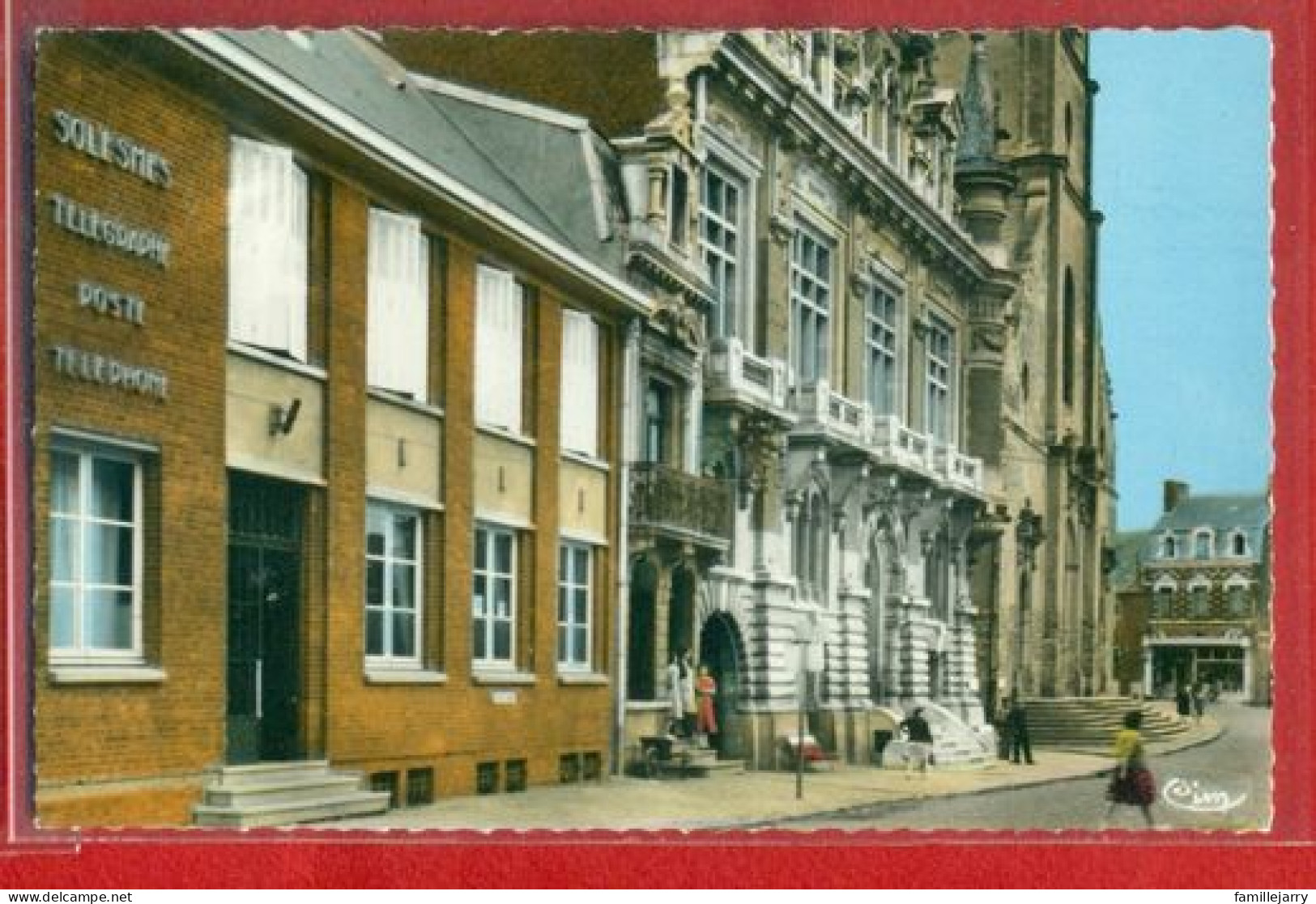 4297 - SOLESMES - CPSM - LE BUREAU DES PTT ET L'HOTEL DE VILLE - Solesmes