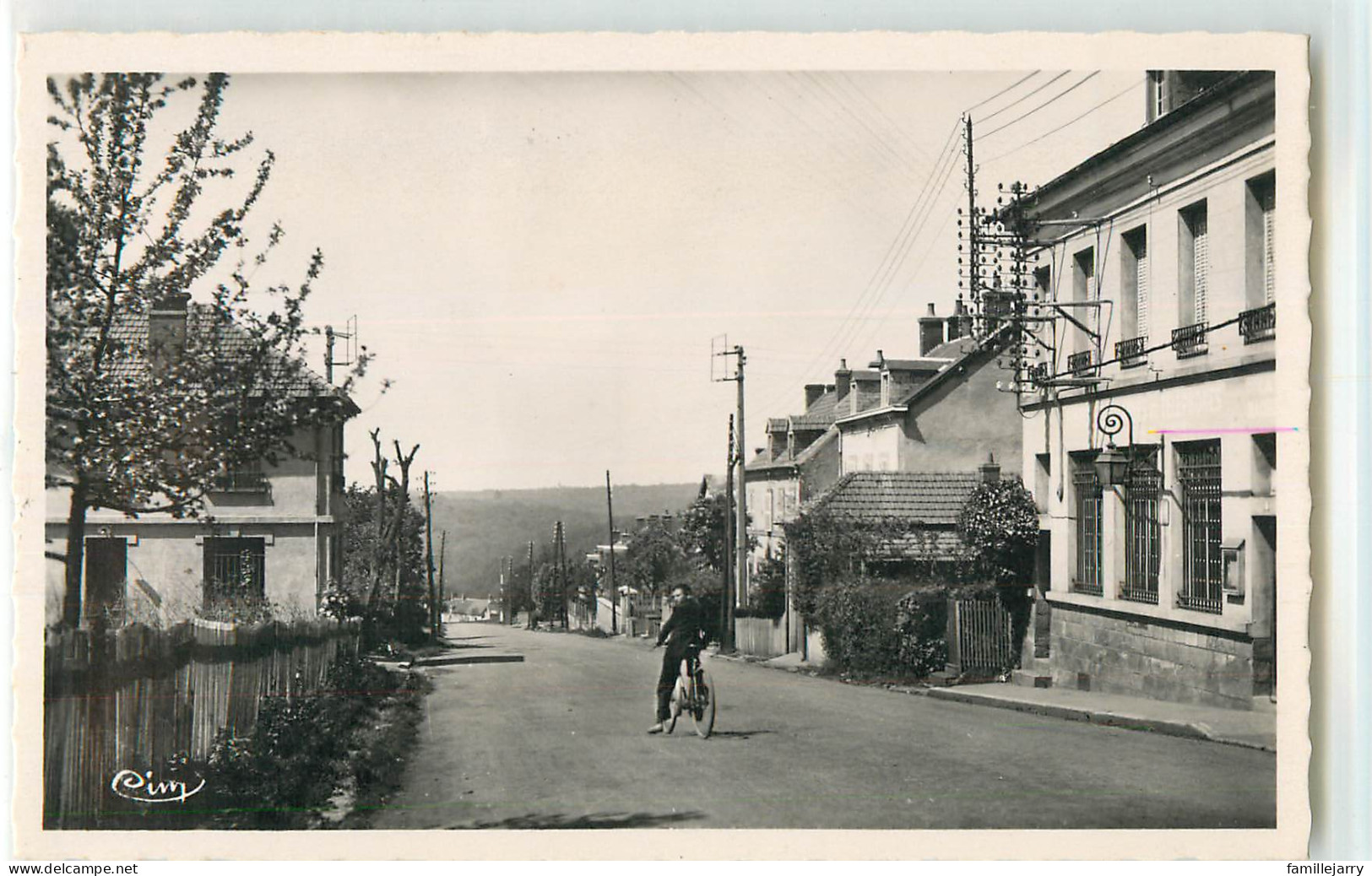 30576 - LA MACHINE - CPSM - LA POSTE ET LE RUE VAILLANT COUTURIER - La Machine