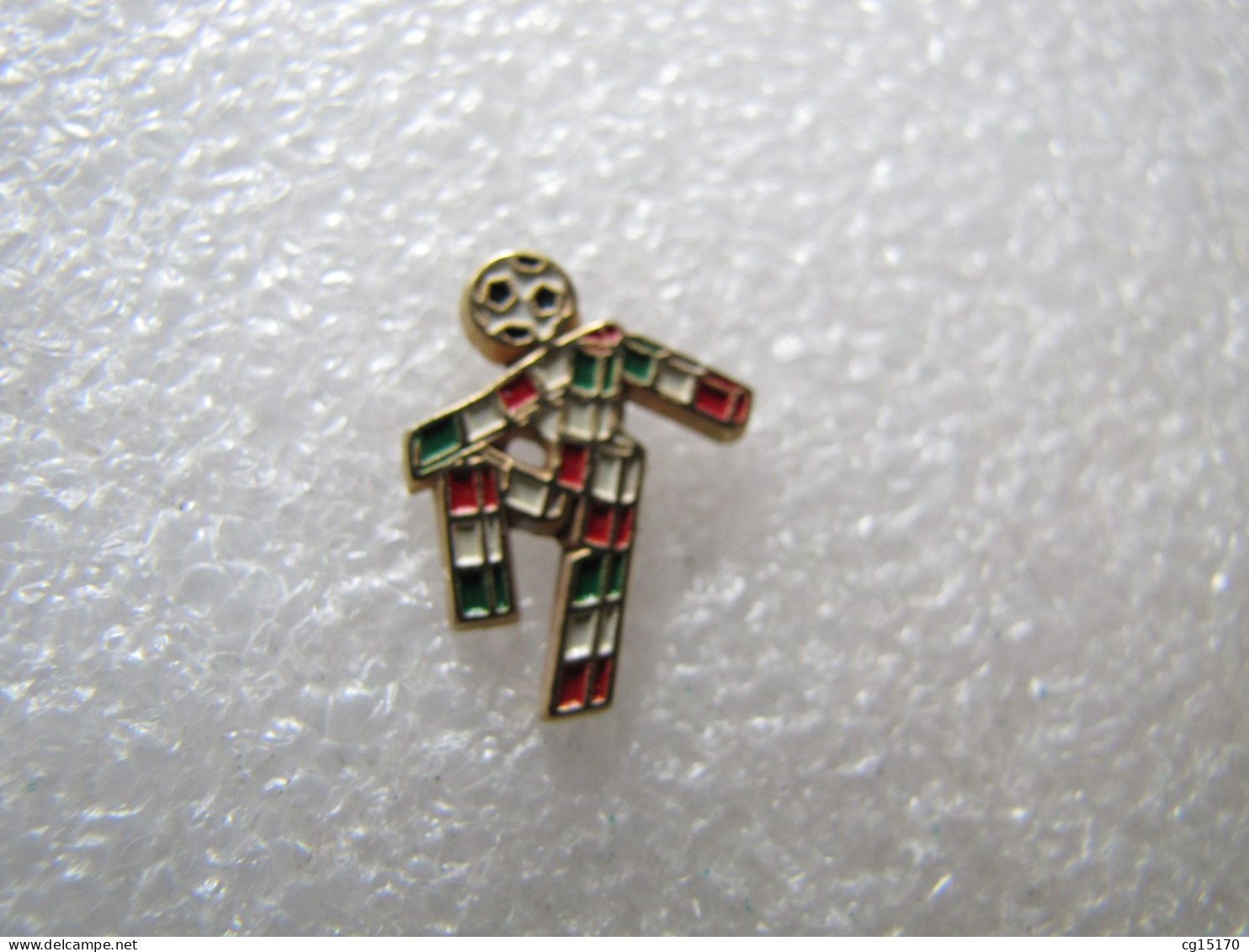 PIN'S   FOOTBALL WORLD CUP  ITALIA  90 - Voetbal