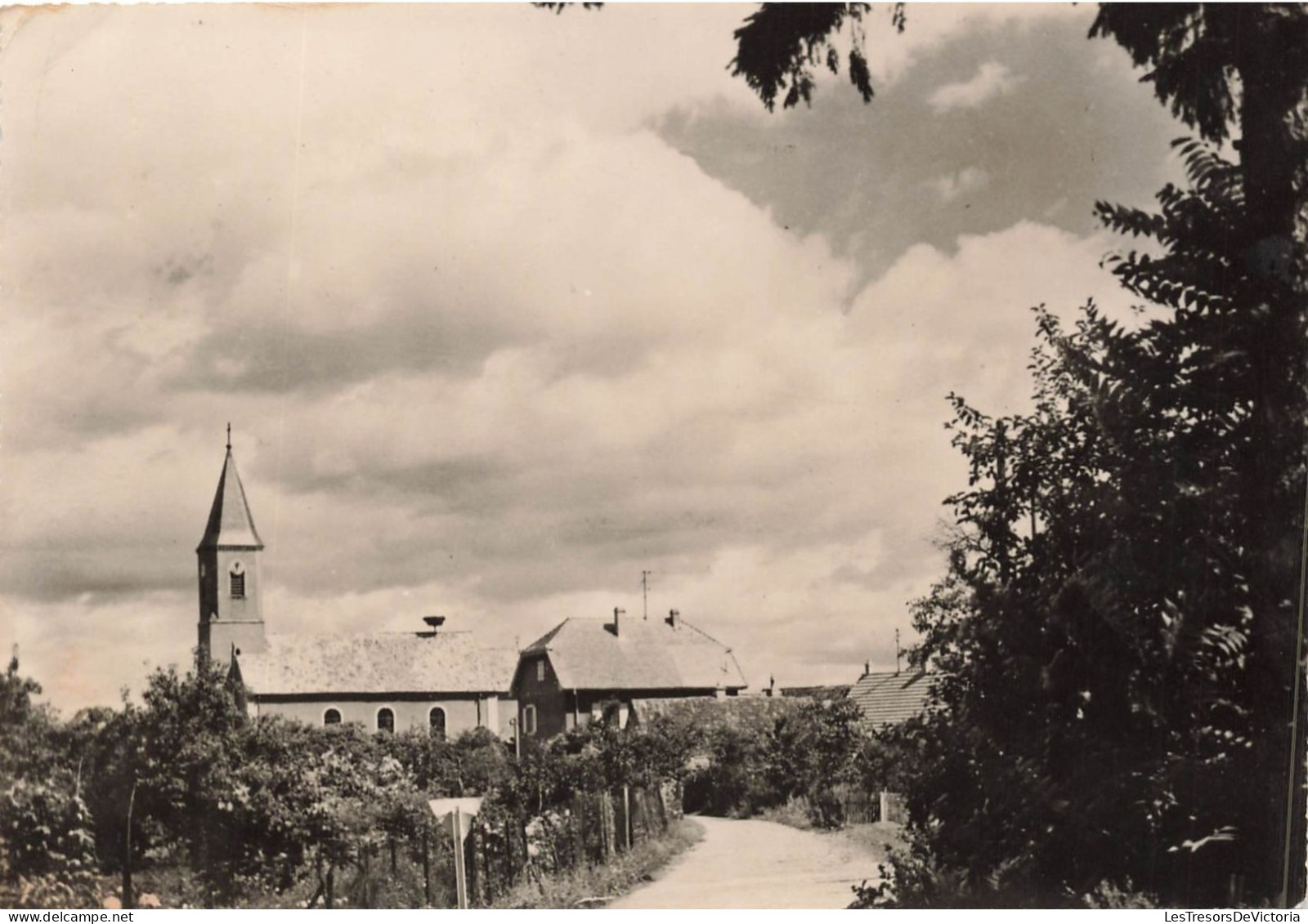 FRANCE - Chalampé - L'église Et Le Centre De La Localité - Carte Postale - Chalampé