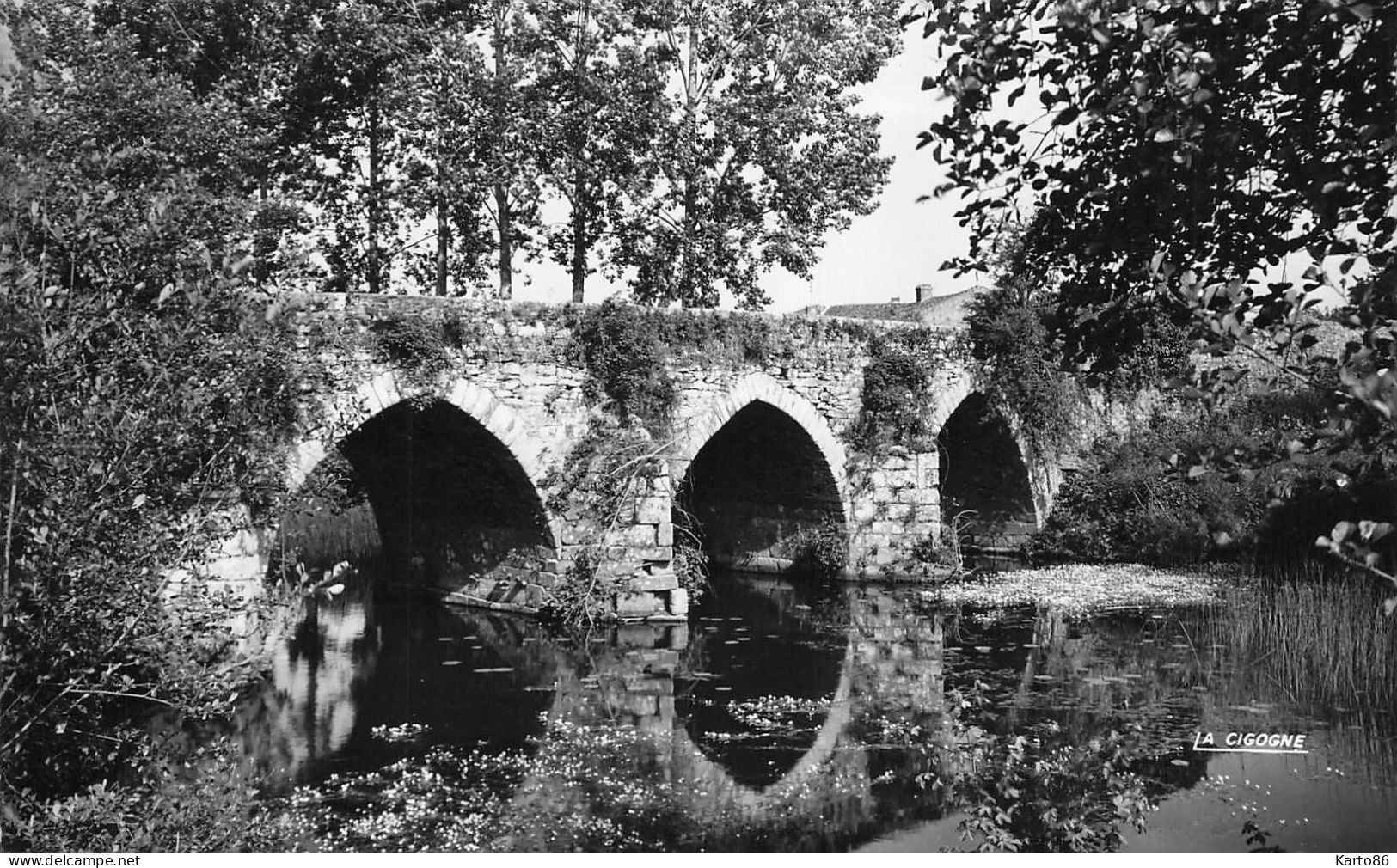 Montaigu * Vue Sur Le Pont Neuf - Montaigu