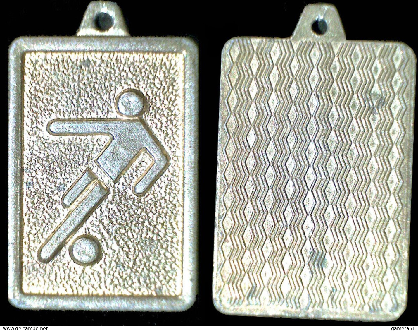 KINDER METALFIGUREN Medaglia Anhänger Metal Kinder 1977 FOOTBALL ORO GOLD RRRRR! - Figurines En Métal