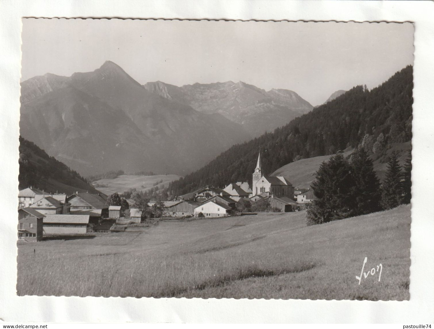 CPM. 15 X 10,5  -  Environs De MORZINE  -  Le Village  Des  Gets  Et  Le  Col  Des  Gets - Les Gets