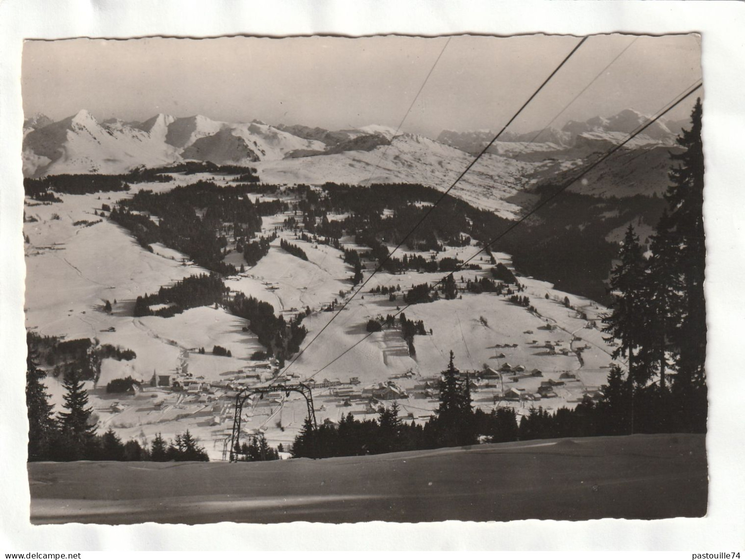 CPM. 15 X 10,5  -  LES  GETS  -  Vue  Générale  Et  Le Mont-Blanc - Les Gets