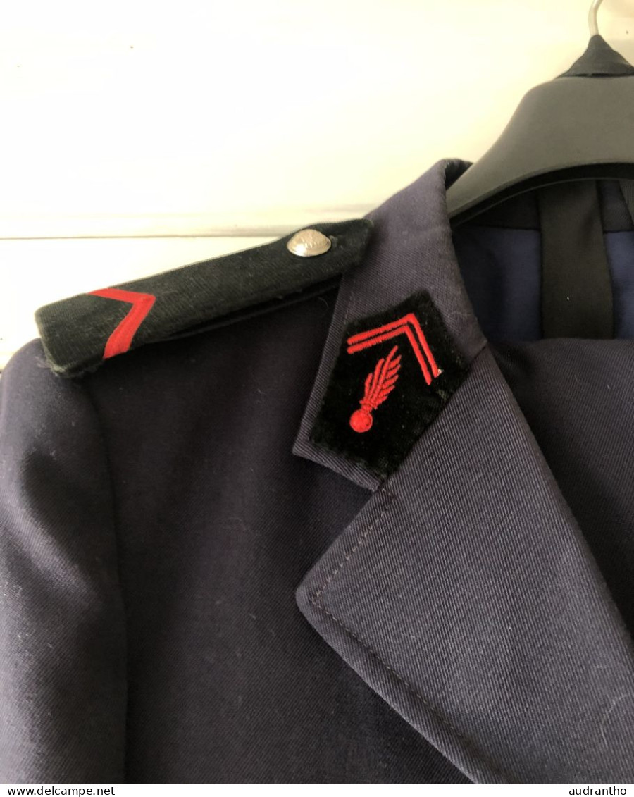 Ensemble Complet Uniforme De Pompiers - Veste Pantalon Képi Cravatte Avec Décorations Maroc Barrette 20 Ans - Pompiers