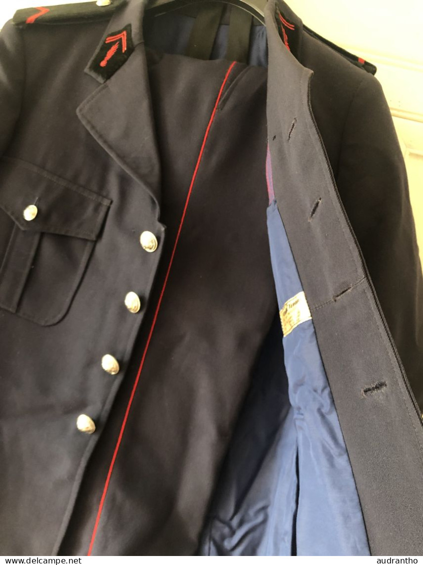 Ensemble Complet Uniforme De Pompiers - Veste Pantalon Képi Cravatte Avec Décorations Maroc Barrette 20 Ans - Firemen