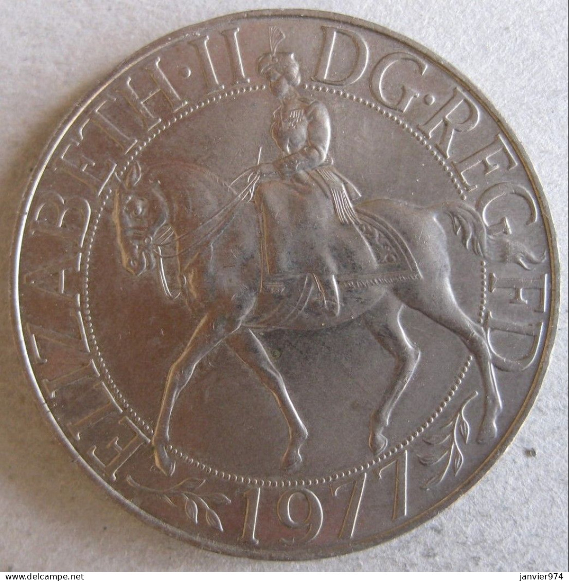 Royaume Unie Médaille Elizabeth II 1977, Pour Son Jubilé D'argent De Règne , En Cupro Nickel. - Monarquía/ Nobleza