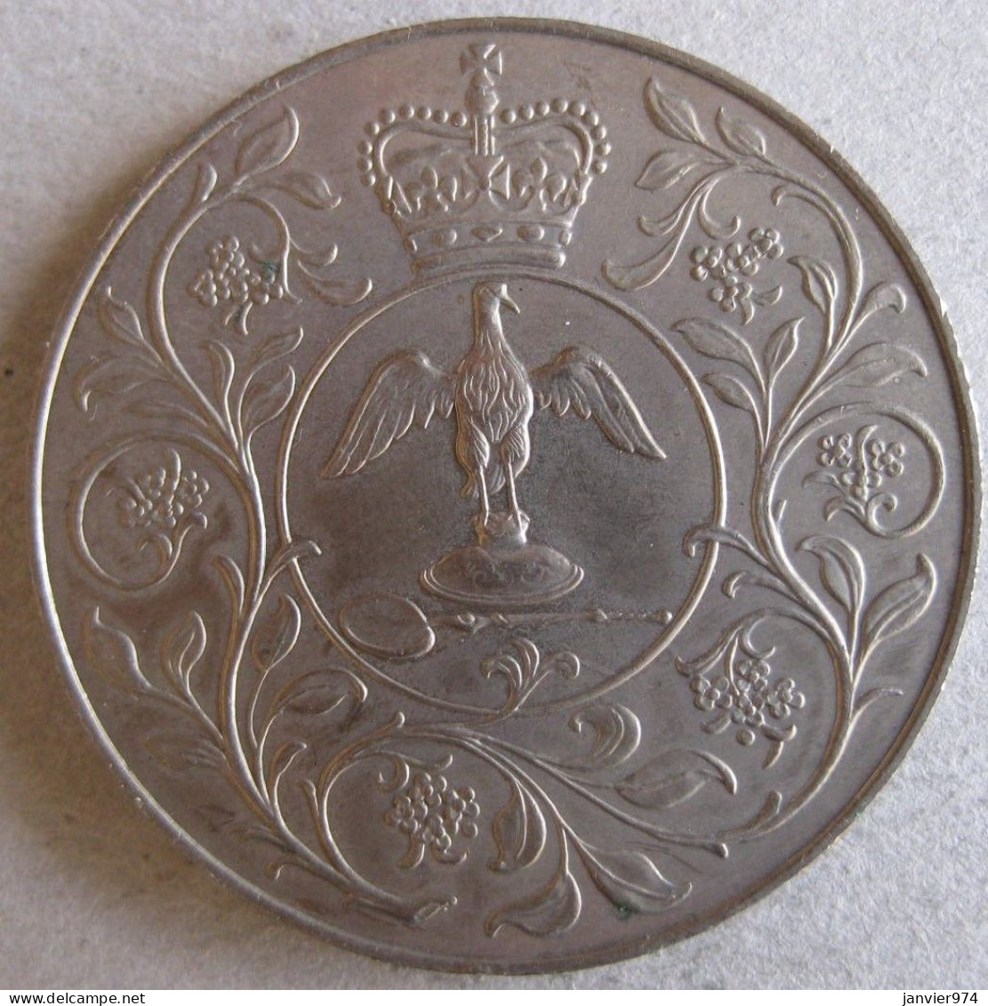 Royaume Unie Médaille Elizabeth II 1977, Pour Son Jubilé D'argent De Règne , En Cupro Nickel. - Royaux/De Noblesse