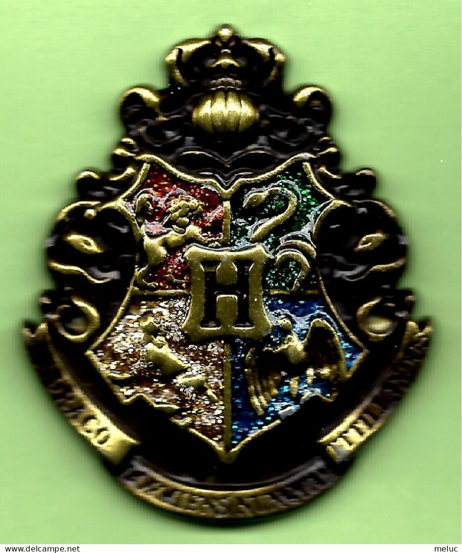 Pin's Harry Potter H (Hogwarts) Devise Ne Jamais Titiller Le Dragon Qui Dort (Relief) - 8H22 - Cinéma