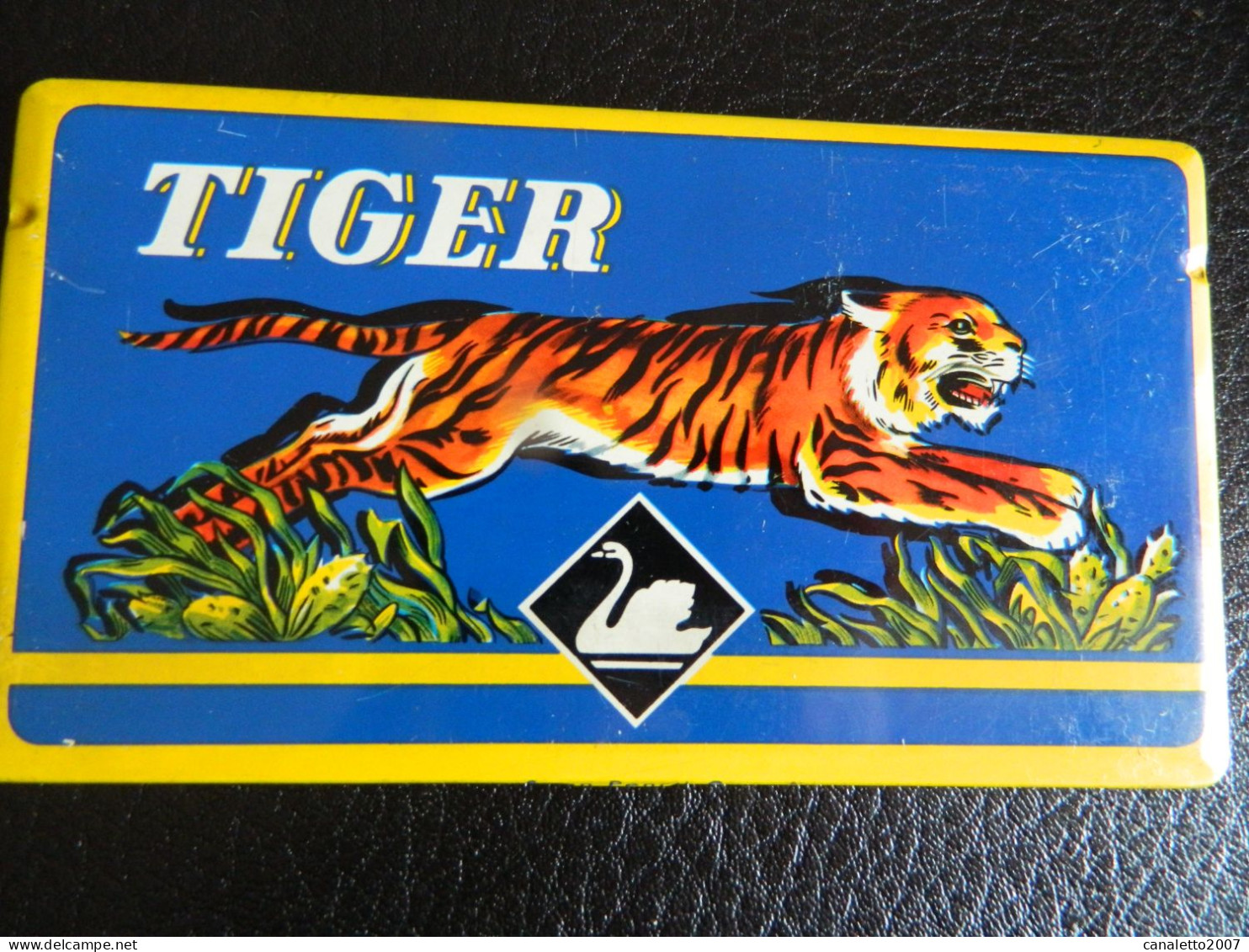 BOITE METALIQUE DE CRAYONS DE COULEUR INTACTES DE LA MARQUE TIGER DES ANNEES 50/60  SWAN PENCIL CO NUREMBERG - Andere & Zonder Classificatie