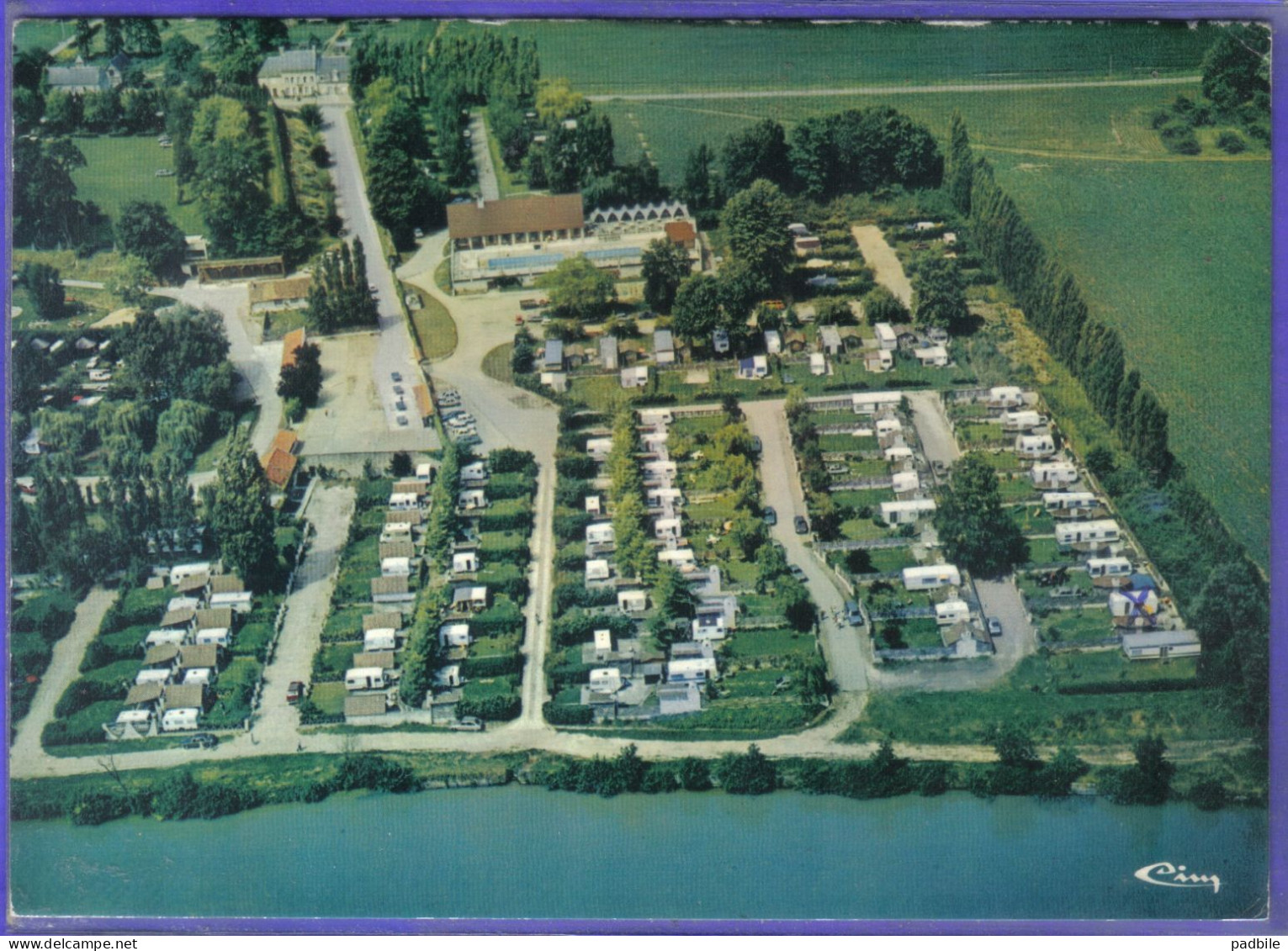 Carte Postale 02. Vic-sur-Aisne Et Son Caravaning  Vue D'avion  Très Beau Plan - Vic Sur Aisne