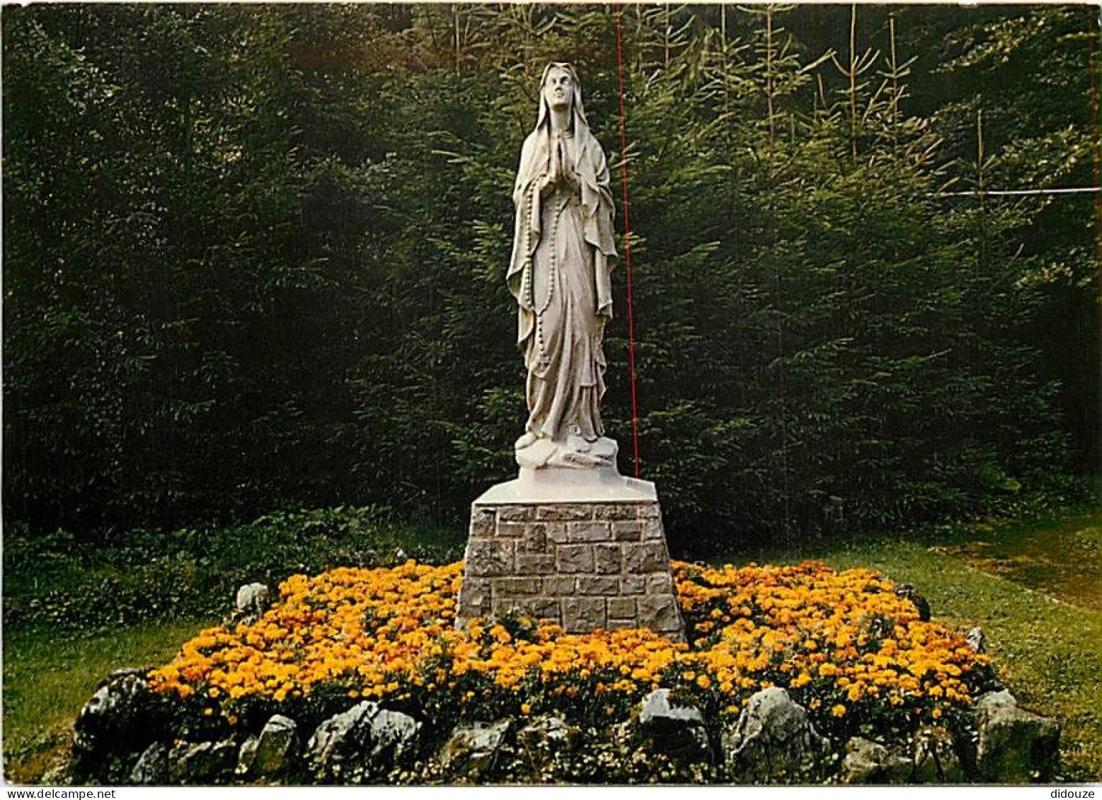 Belgique - Yvoir - Institut Notre-Dame De Lourdes - Un Coin Du Parc - Fleurs - Art Religieux - CPM - Carte Neuve - Voir  - Yvoir