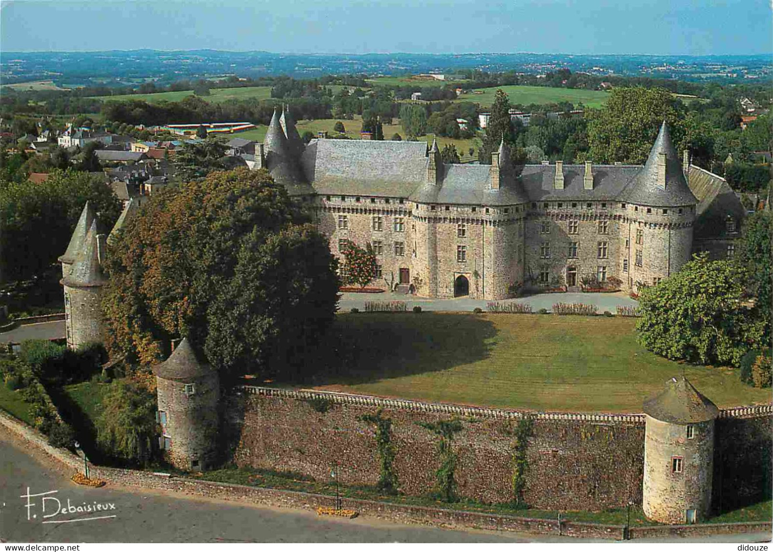 19 - Pompadour - Le Château - Vue Aérienne - CPM - Voir Scans Recto-Verso - Arnac Pompadour