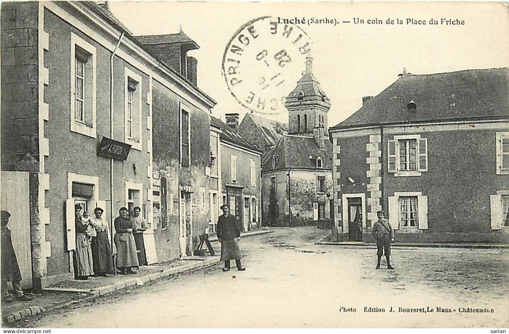 72 , LUCHE , Un Coin De La Place Du Friche  , *  463 32 - Luche Pringe