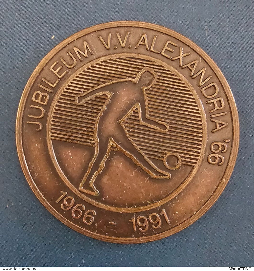 V.V. ALEXANDRIA '66 SMALL PLAQUE/ MEDAL - Fútbol