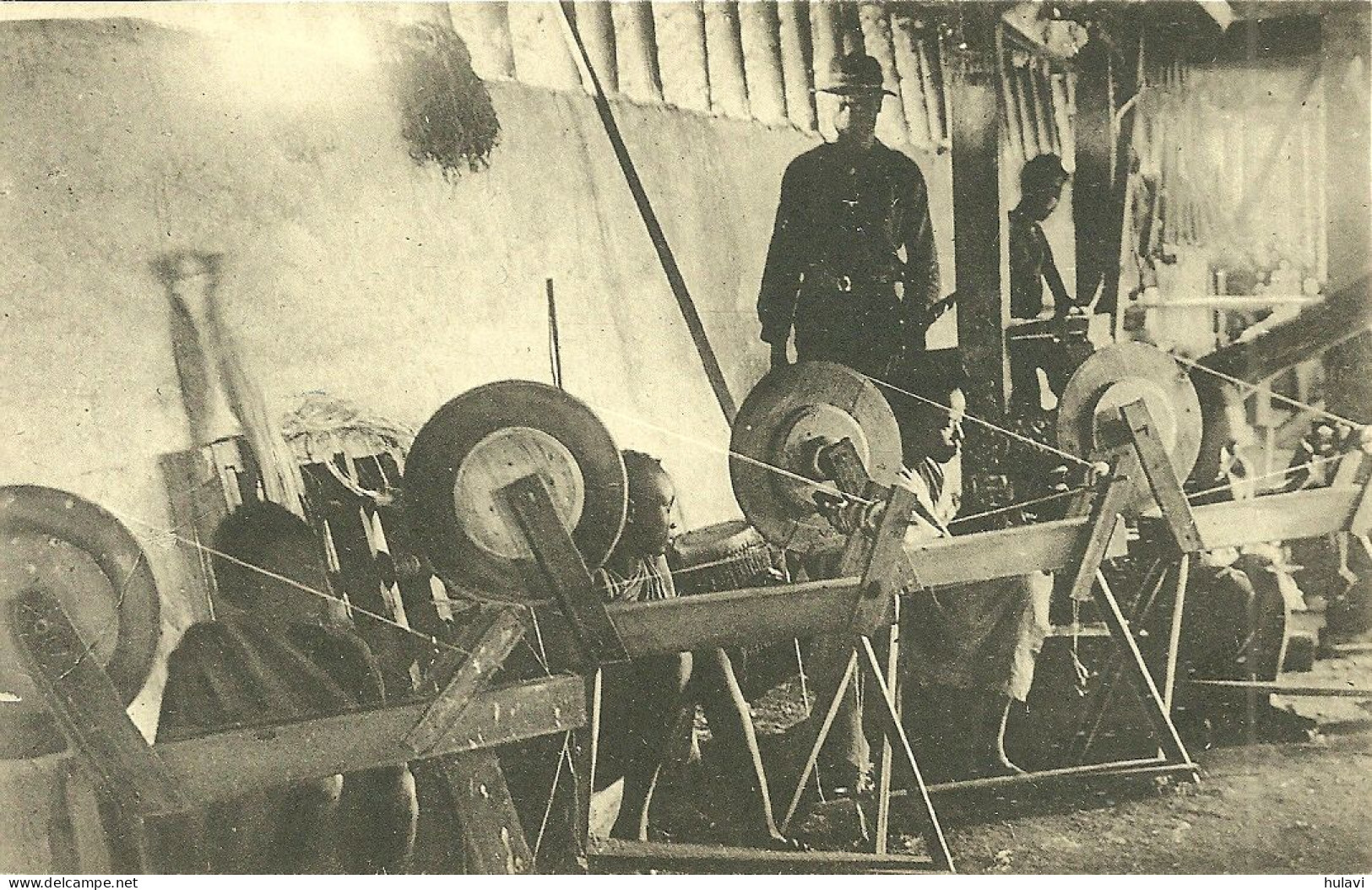 BRUXELLES - TISSAGE DE TOILE A SAC ( Fibre De Sanseviére) - LES ROUETS (ref 4230) - Petits Métiers