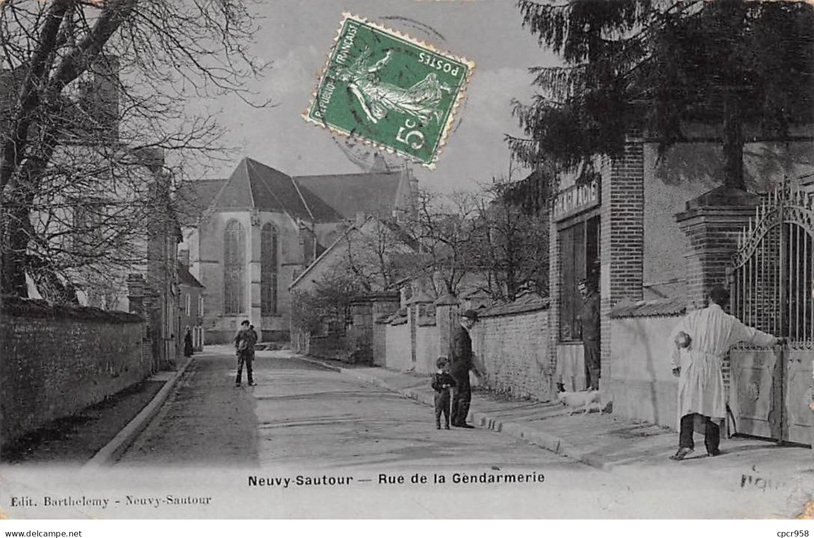 89 - NEUVY SAUTOUR - SAN66296 - Rue De La Gendarmerie - Neuvy Sautour