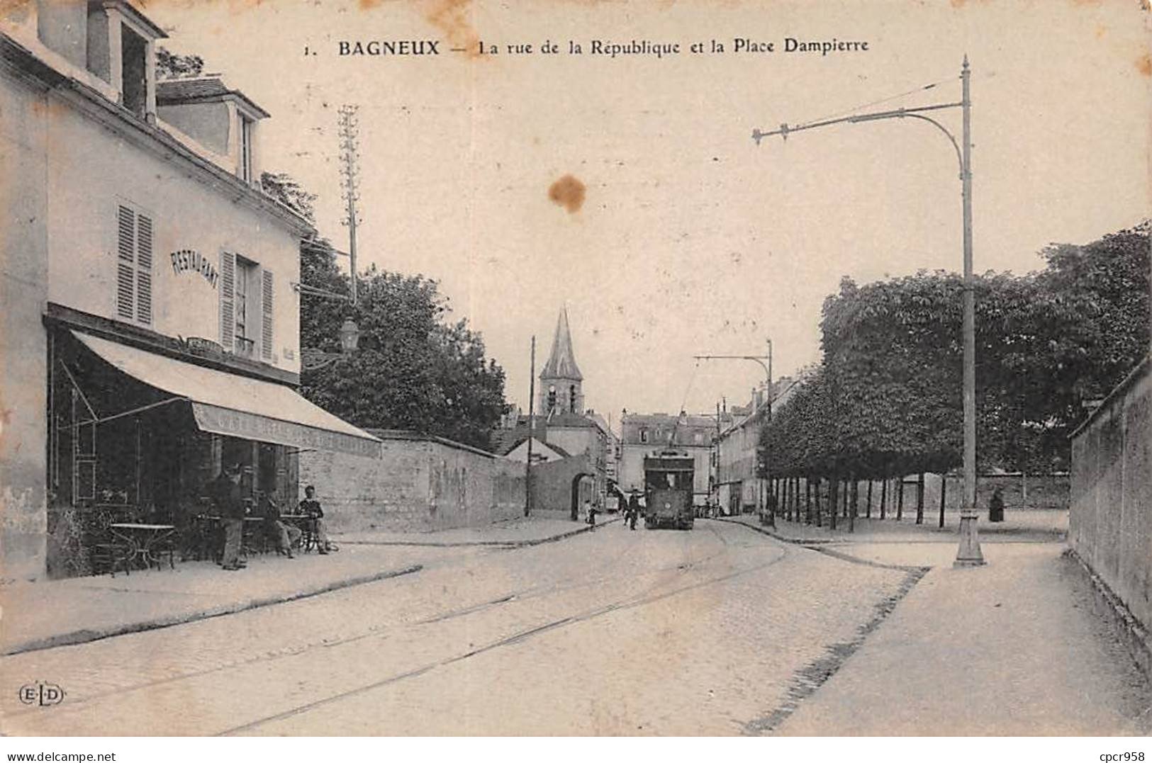 92 - BAGNEUX - SAN66374 - La Rue De La République Et La Place Dampierre - Bagneux