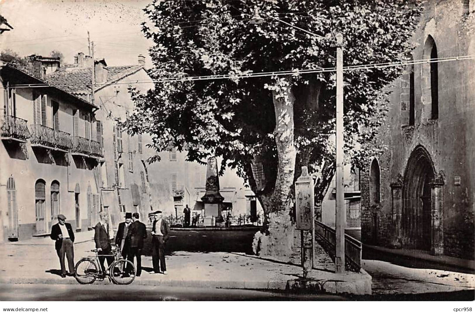 83 - SAN63173 - LE LUC - Place Auguste Blanqui Et L'Eglise - CPSM 14x9 Cm - Le Luc