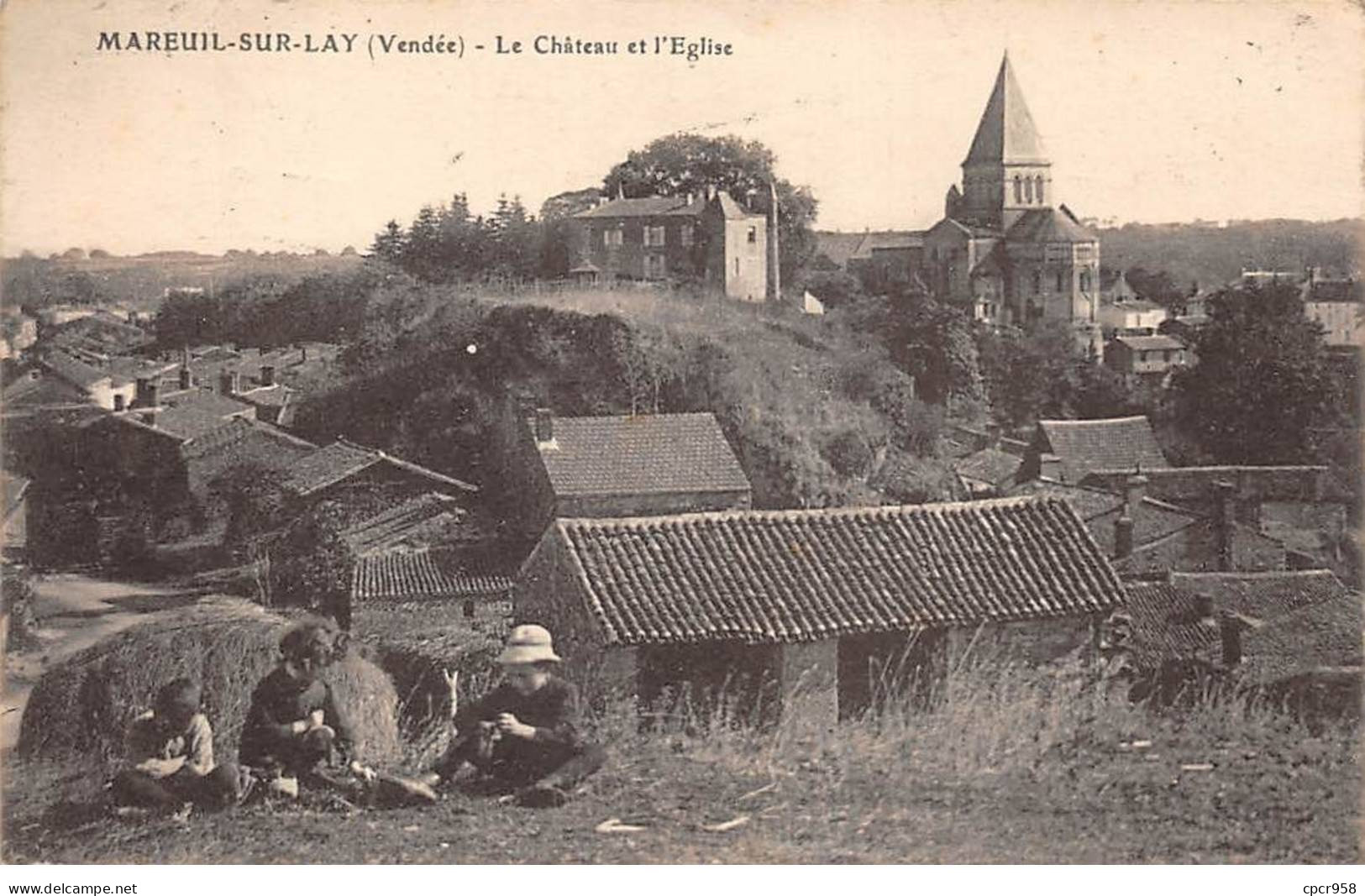 85 - MAREUIL SUR LAY - SAN66158 - Le Château Et L'Eglise - Mareuil Sur Lay Dissais