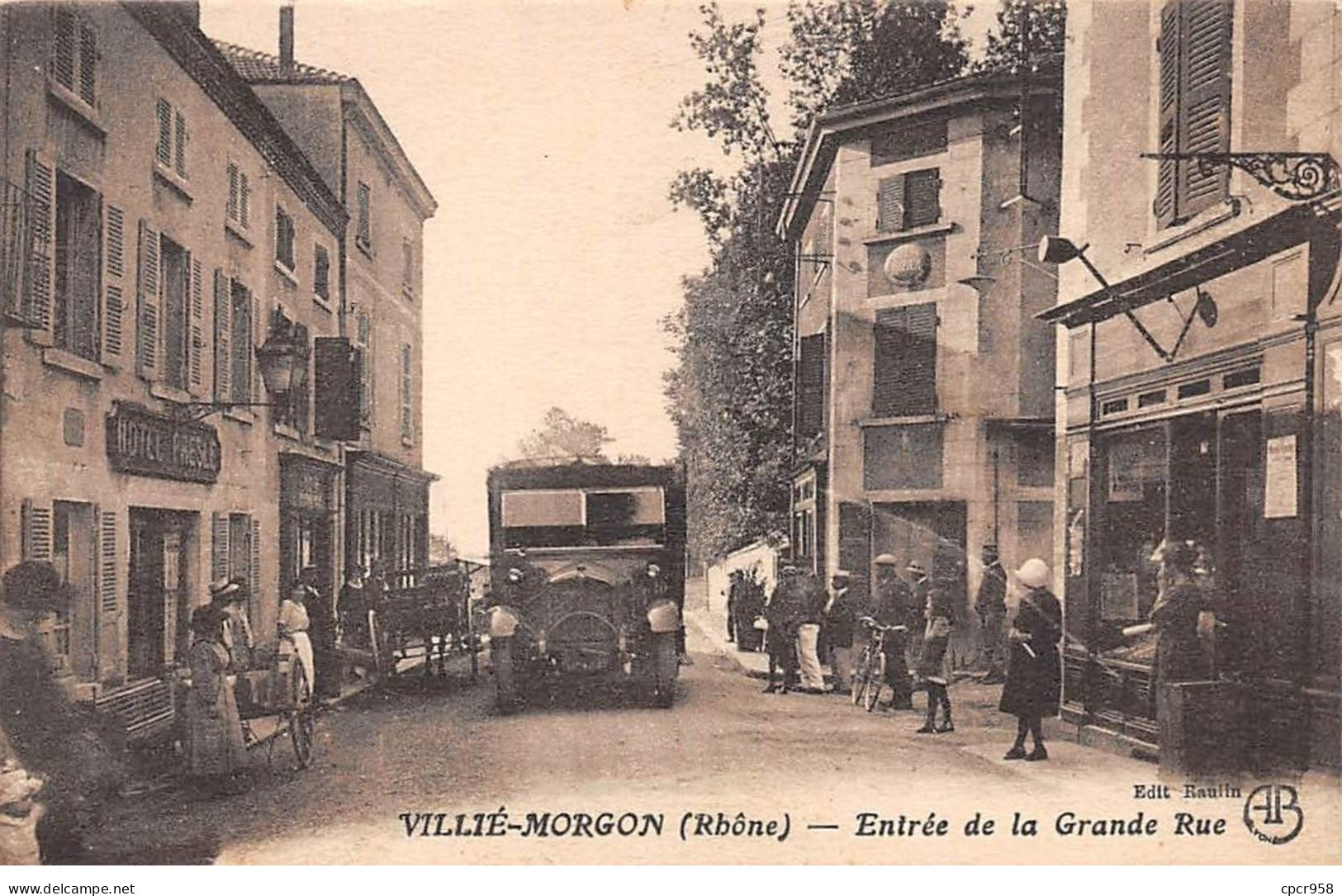 69 - VILLIE MORGON - SAN65779 - Entrée De La Grande Rue - Autobus - Villie Morgon