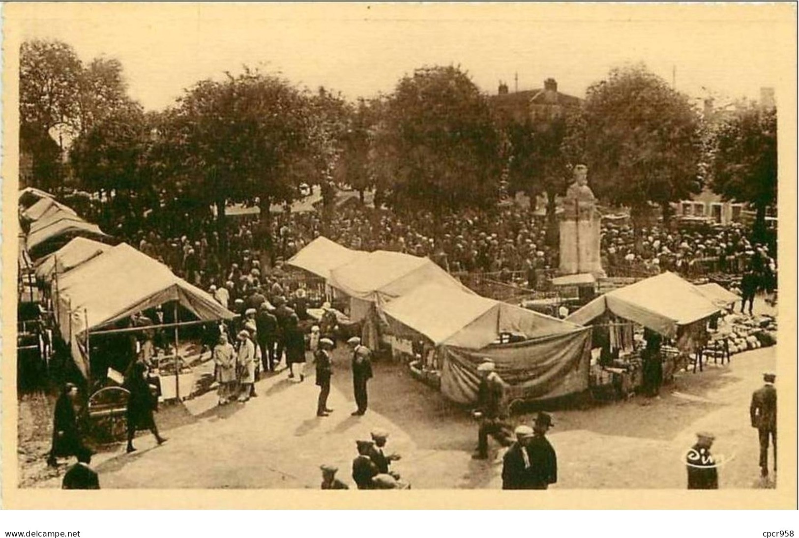 01.PONT DE VAUX.PLACE LEGRAND UN JOUR DE MARCHE - Pont-de-Vaux