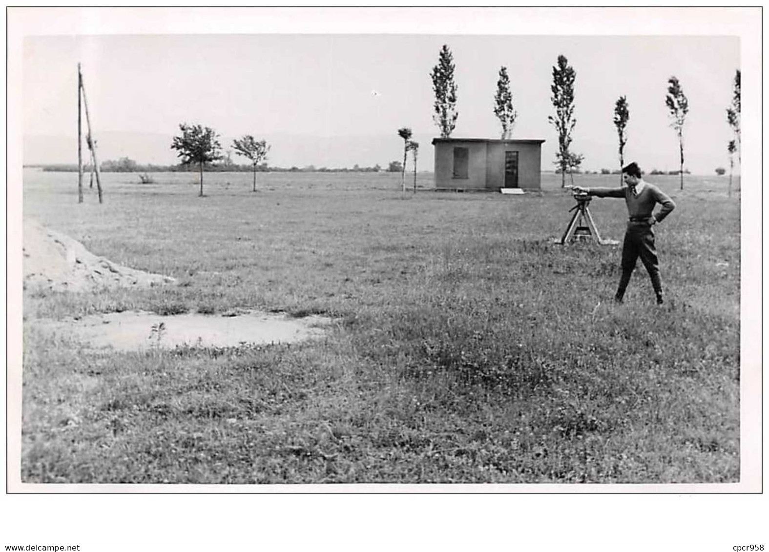 Sport. N°46658 . Tir. Homme Tirant Au Pistolet. . Arme .  Carte Photo Souple. - Tiro (armas)